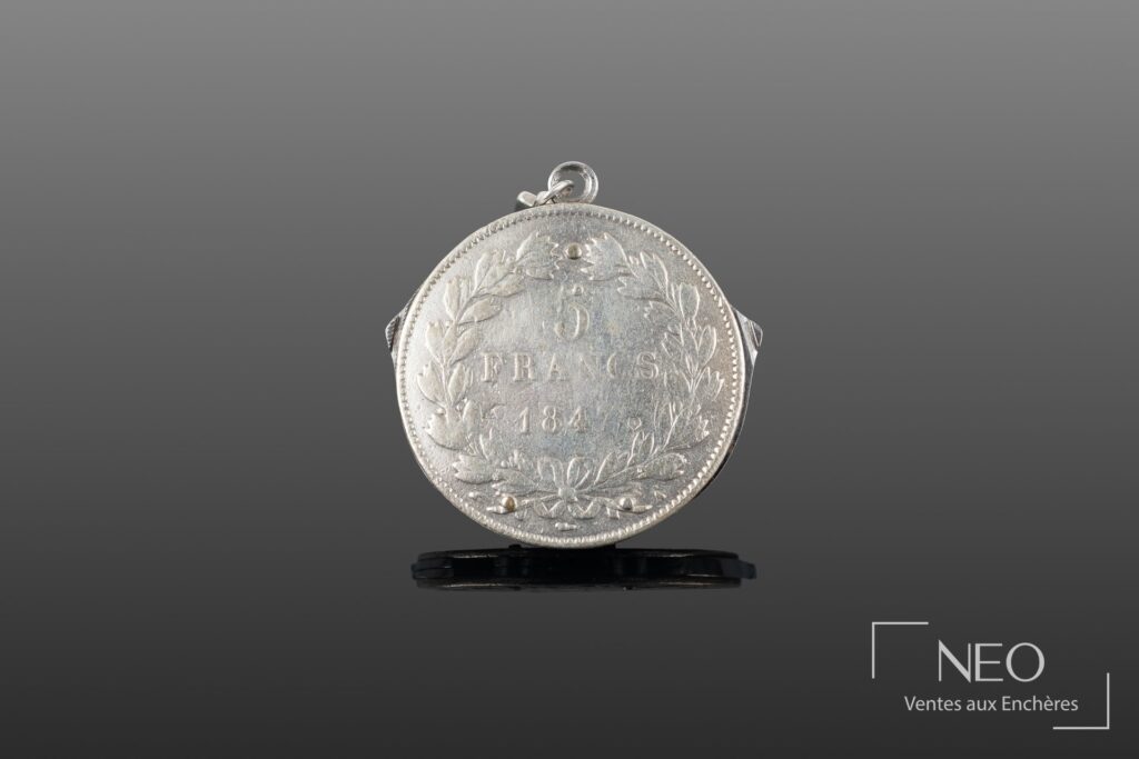 Manucurie en argent formée d'une pièce de 5 francs Louis-Philippe Ier