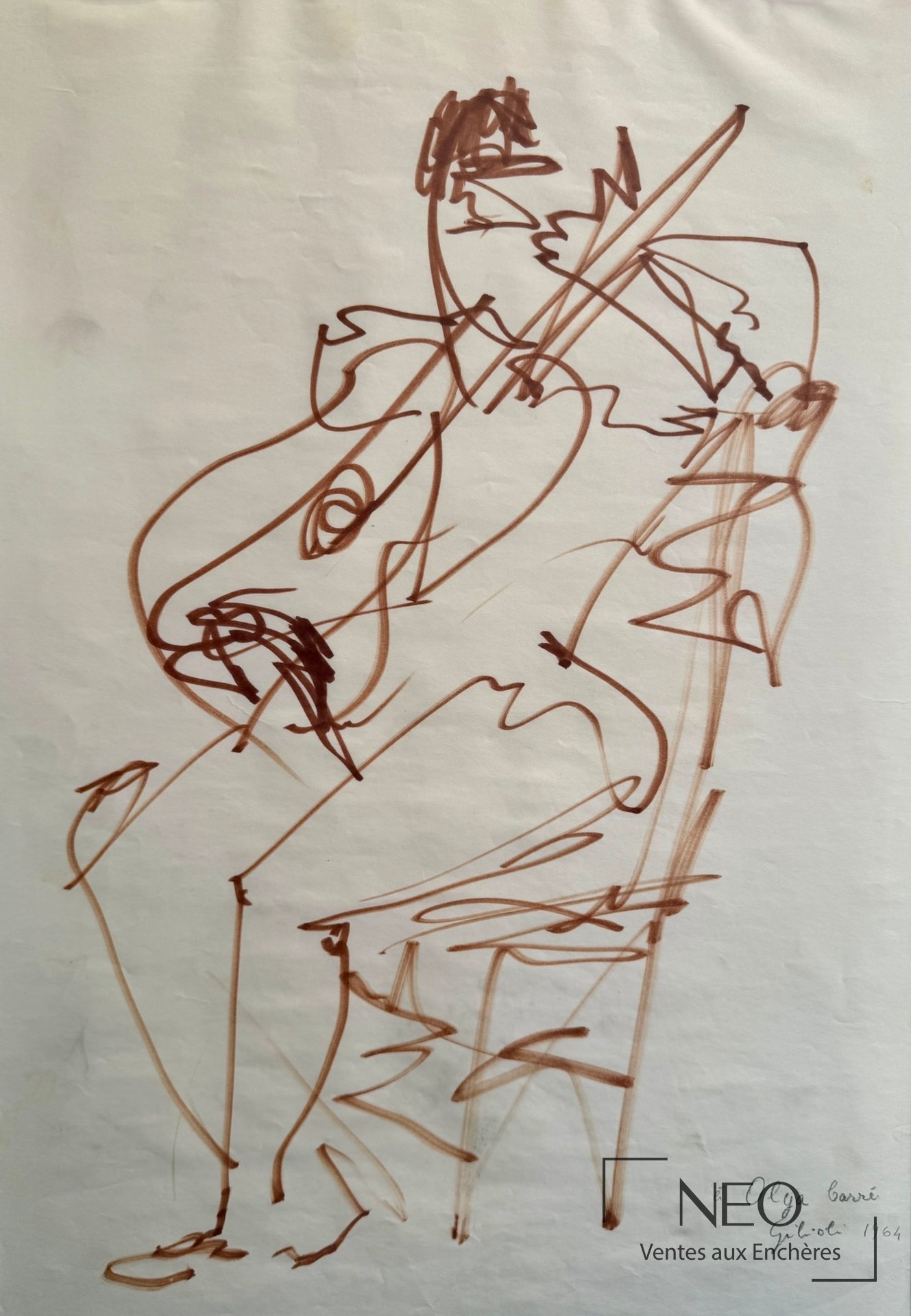 Dessin abstrait d'un violoniste au feutre brun sur papier