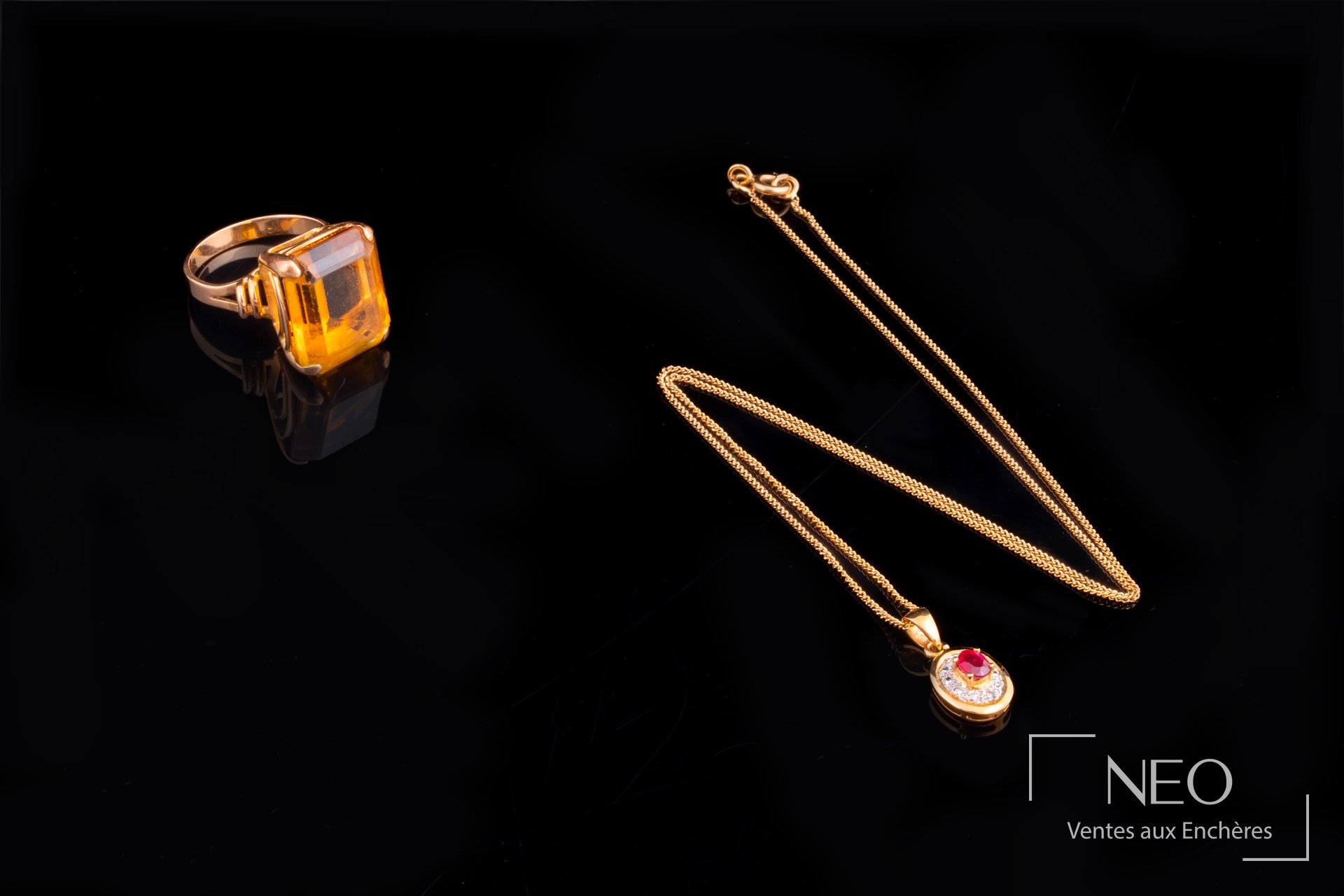 Ensemble de bijoux en or jaune avec bague à pierre jaune