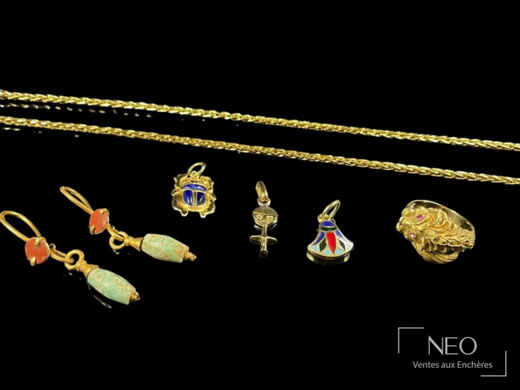Ensemble de bijoux en or jaune avec deux chaînes