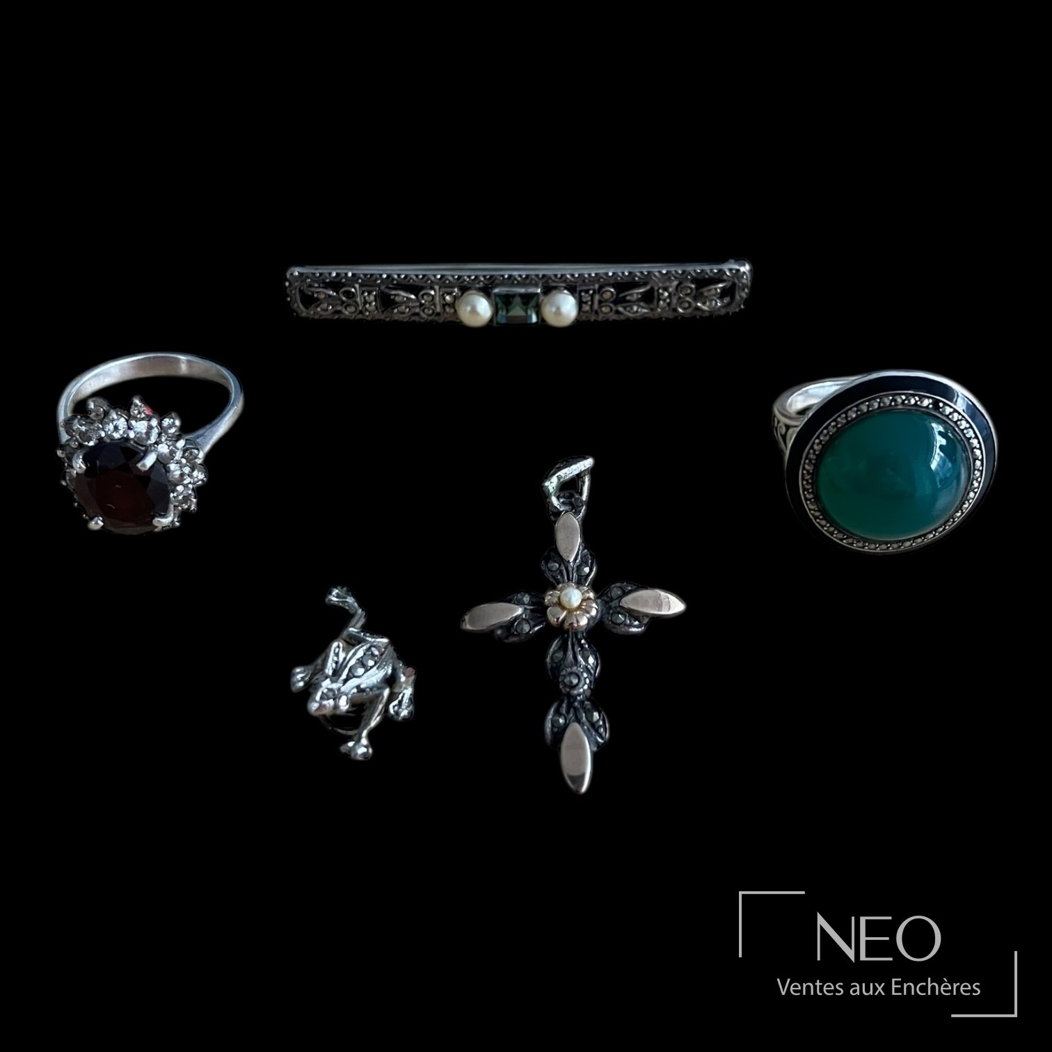 Ensemble de bijoux en argent avec broche