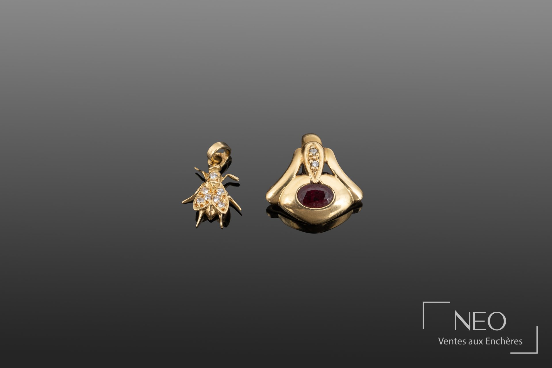 Deux pendentifs en or jaune