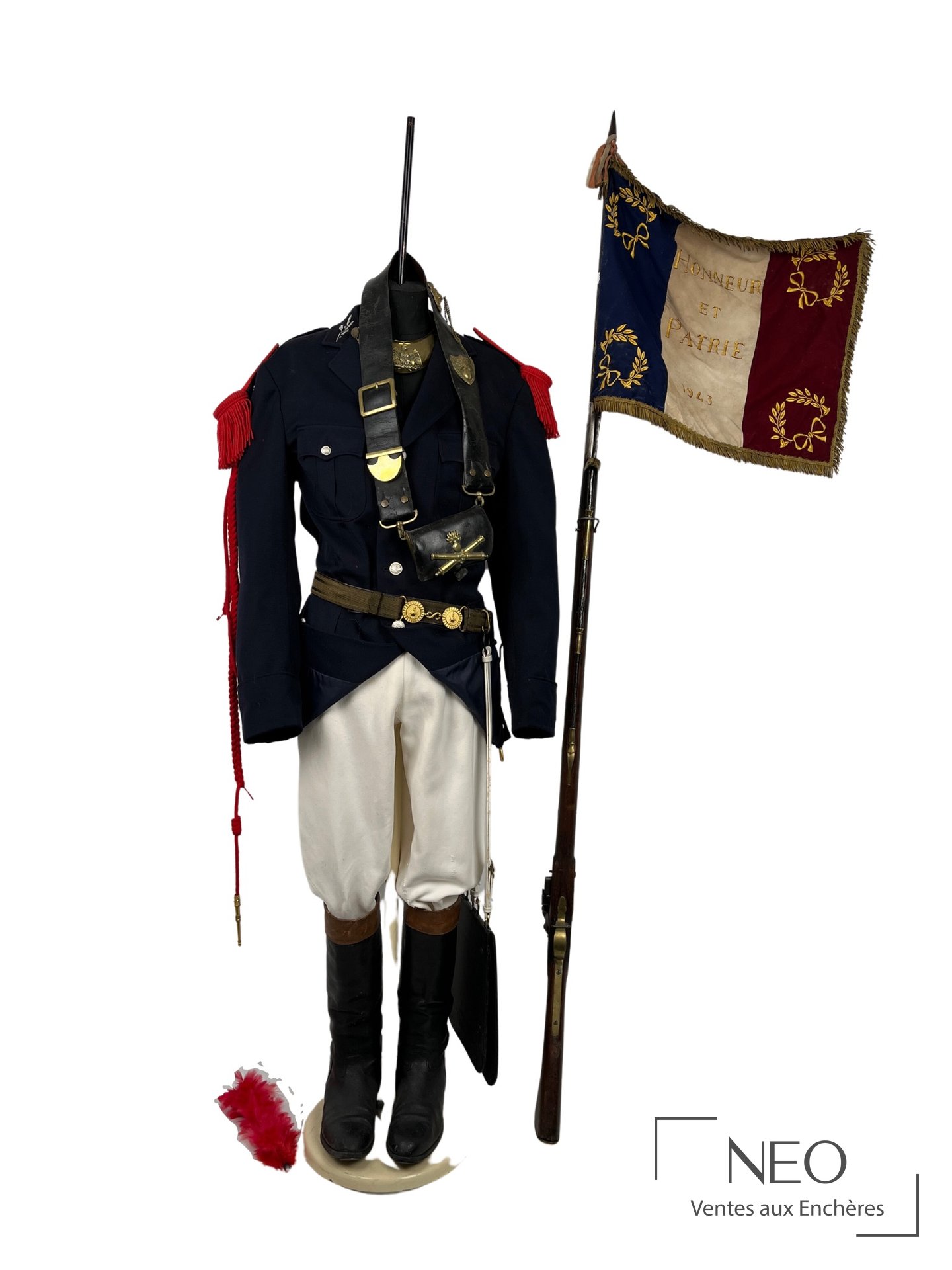 Ensemble militaire avec mannequin en tunique