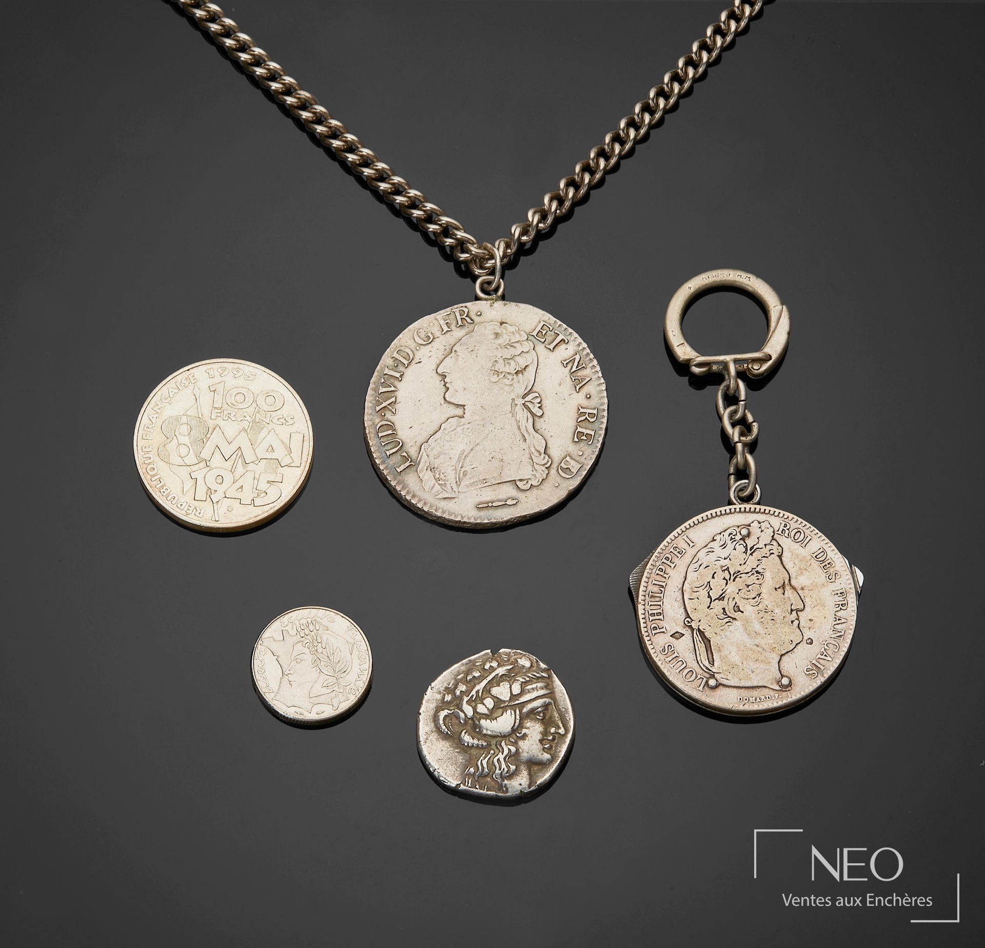 Ensemble de cinq monnaies en argent, écu de Béarn et pièces françaises