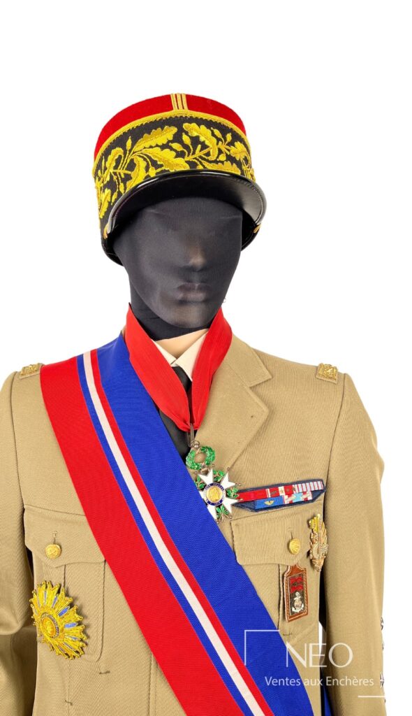 Ensemble d’officier général en tenue de cérémonie
