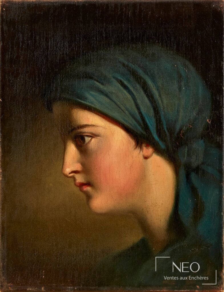 Portrait féminin de profil portant un turban bleu-vert sur fond sombre