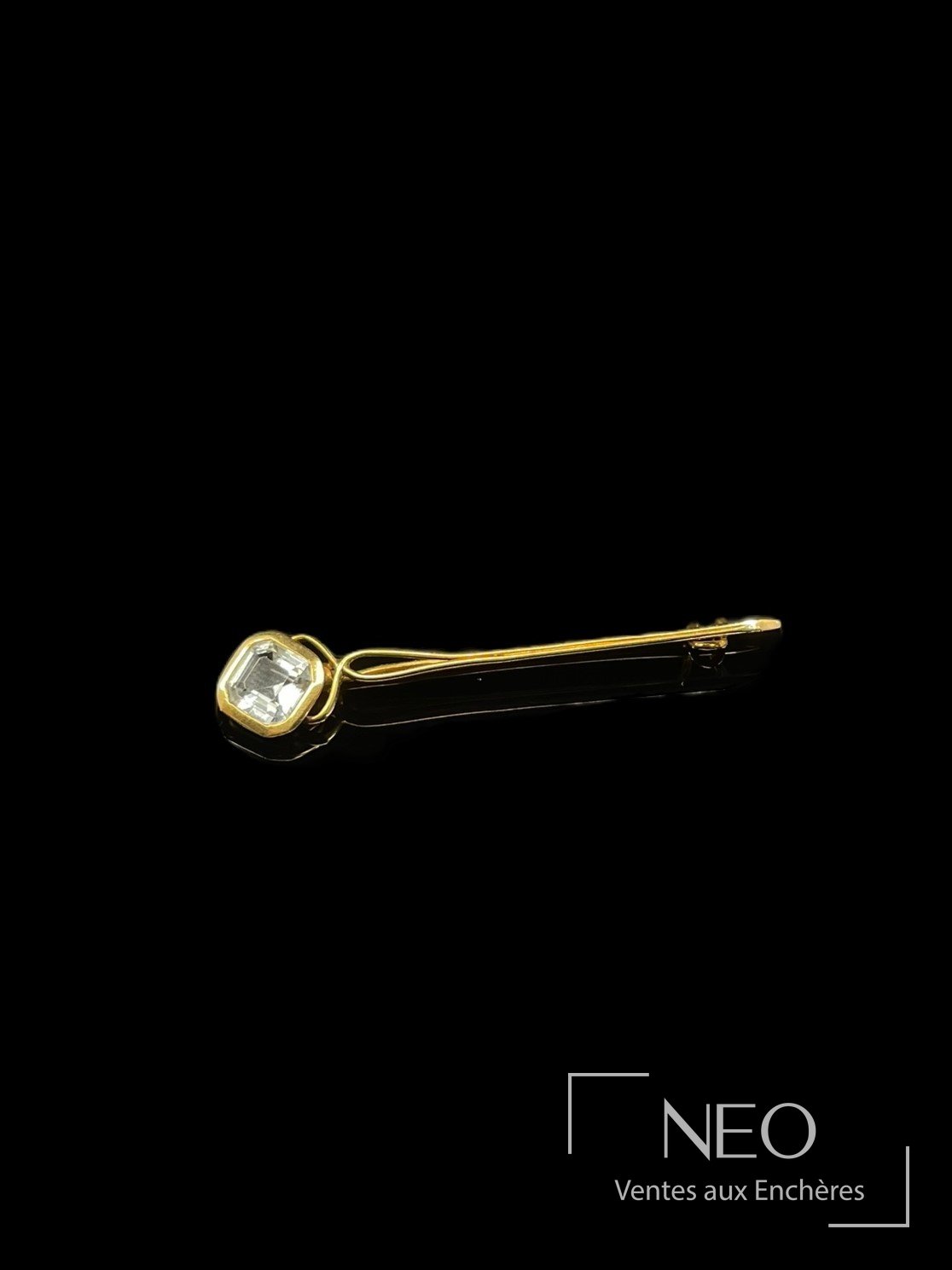 Épingle de cravate ou à chapeau en or jaune 18 carats ornée d’une aigue marine