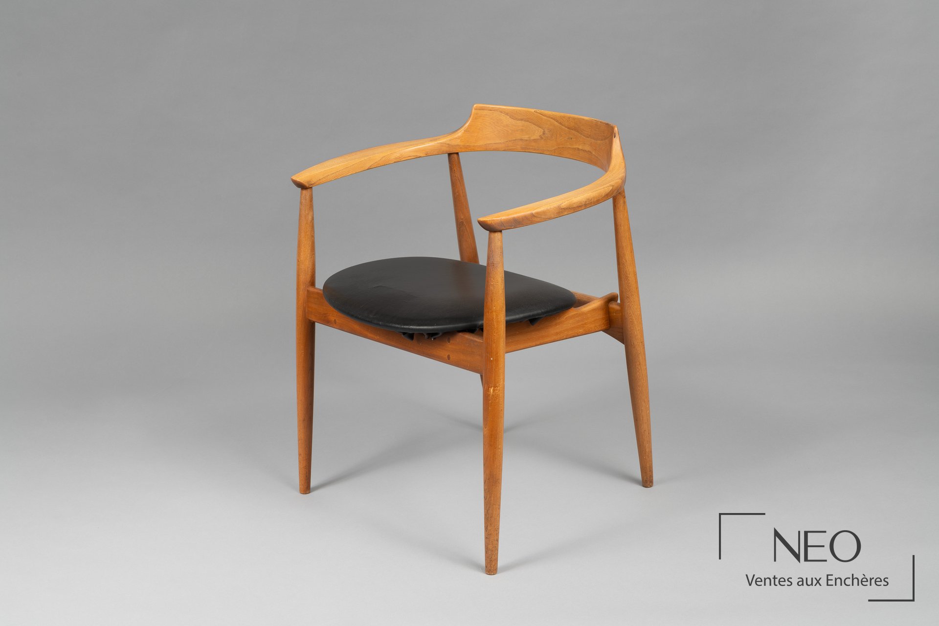Fauteuil de bureau scandinave en teck avec assise noire