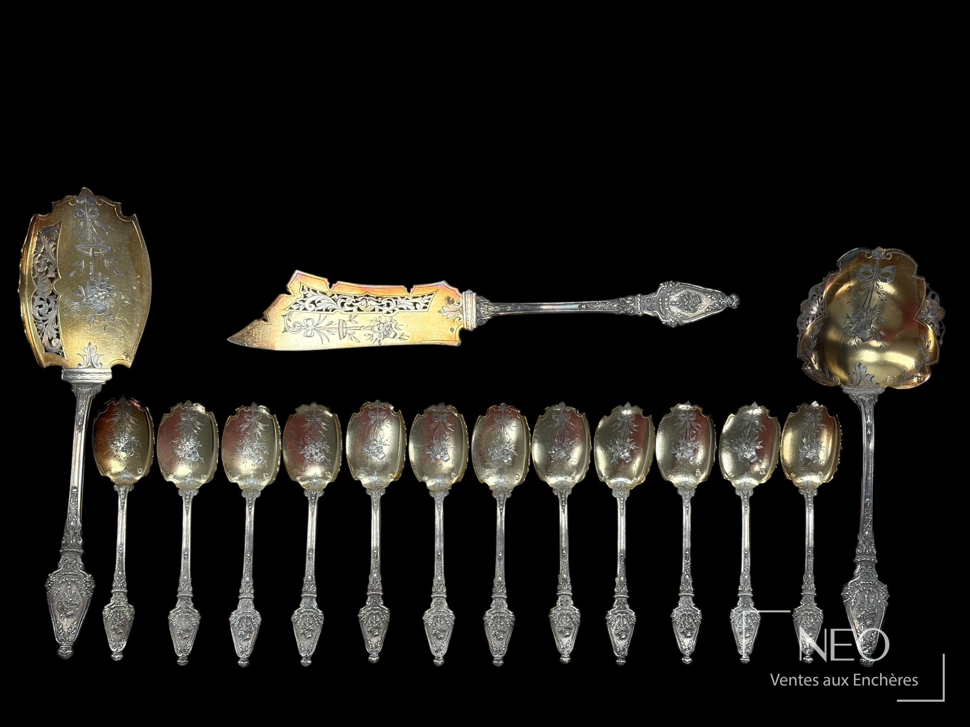 Service à glace en argent et vermeil composé de douze pelles et trois pièces à servir