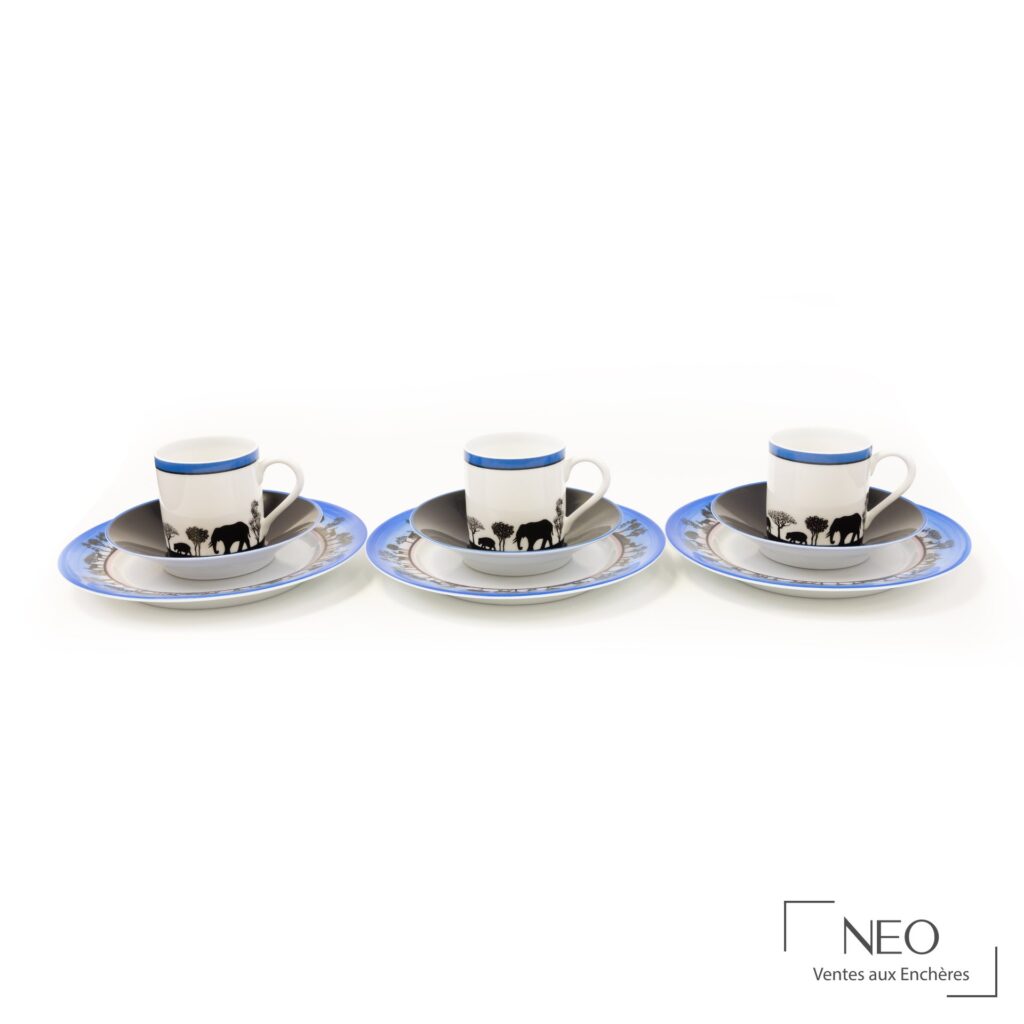 Partie de service à café en porcelaine avec trois tasses