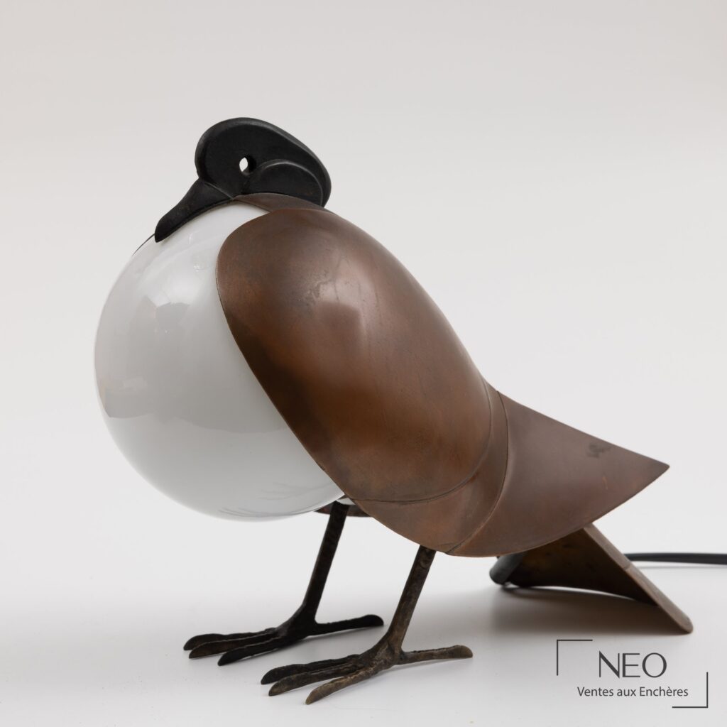 Lampe Pigeon de François-Xavier Lalanne en bronze et verre opalin