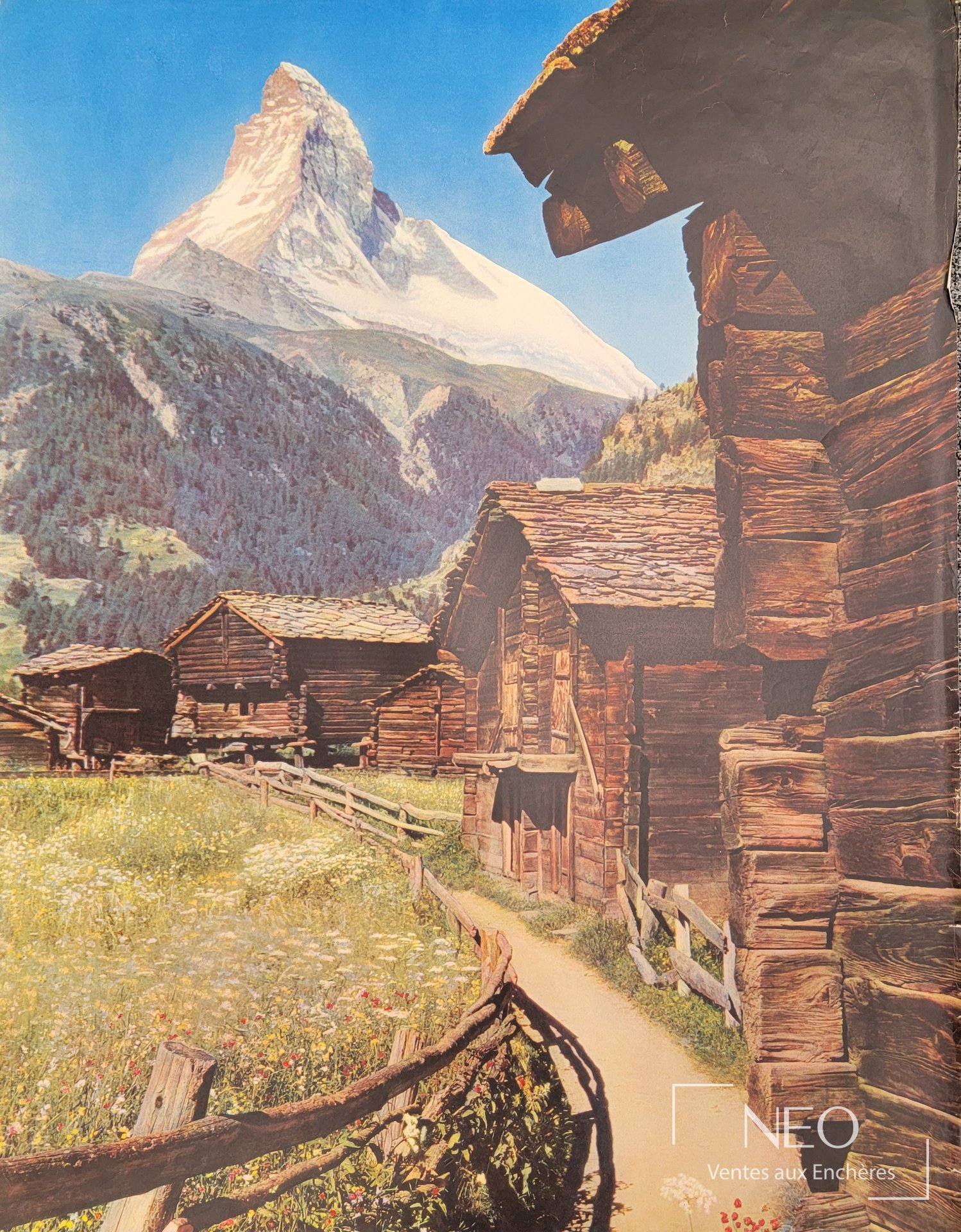 Affiche de montagne avec chalets en bois au premier plan et pic enneigé au fond