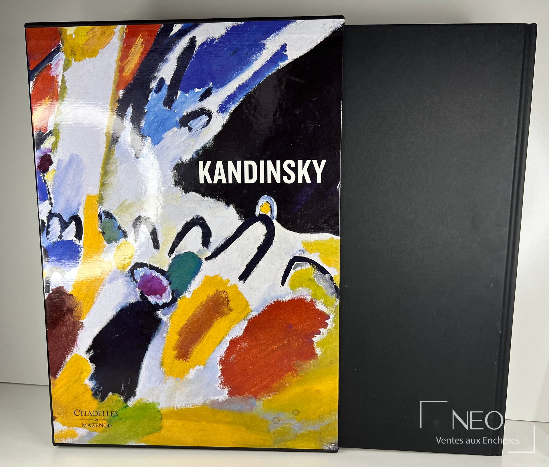 Couverture illustrée du livre Kandinsky avec coffret noir