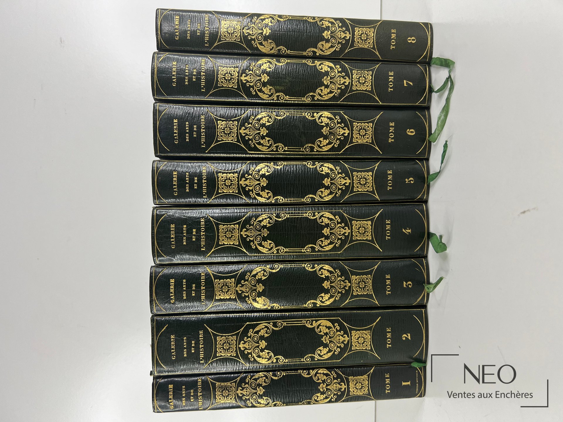 Huit volumes reliés en demi maroquin vert