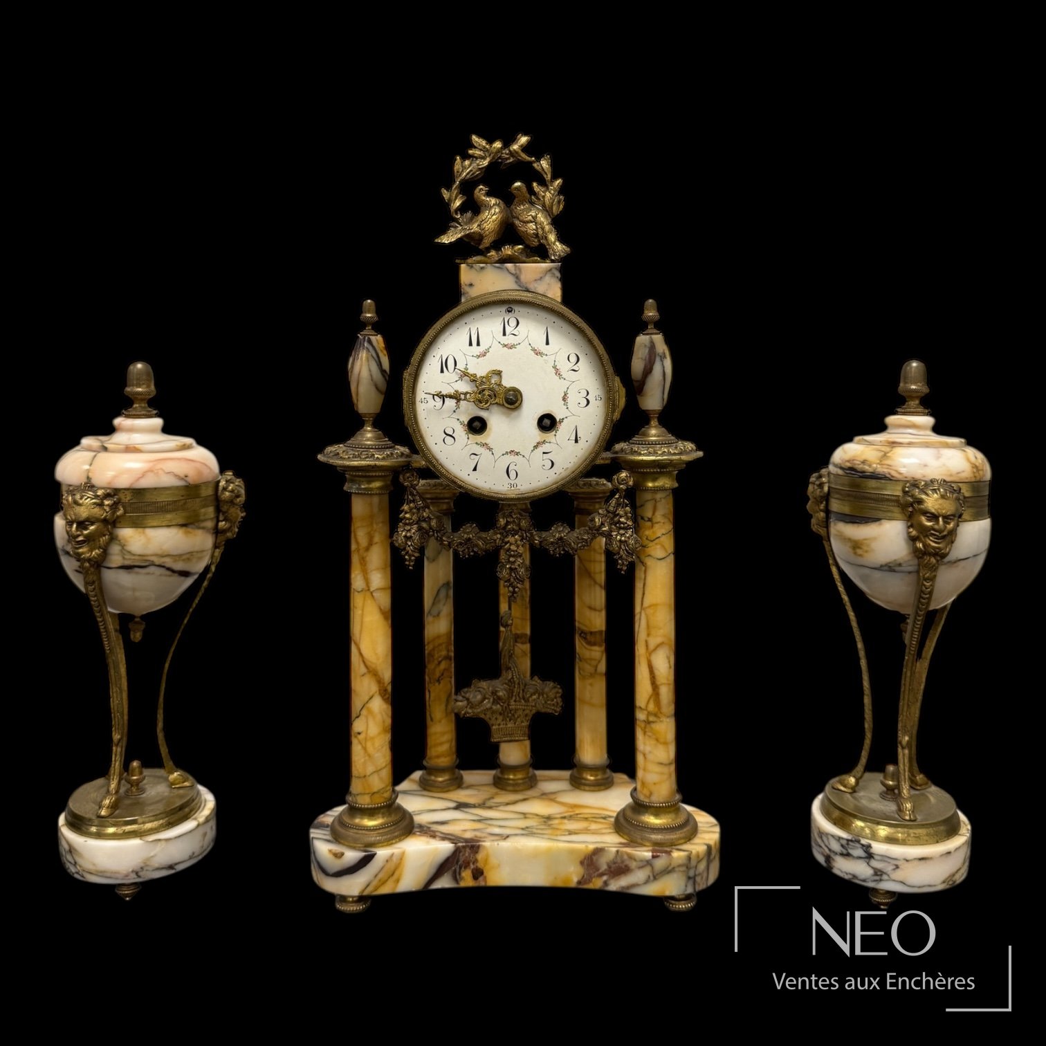 Garniture de cheminée Louis XVI en marbre