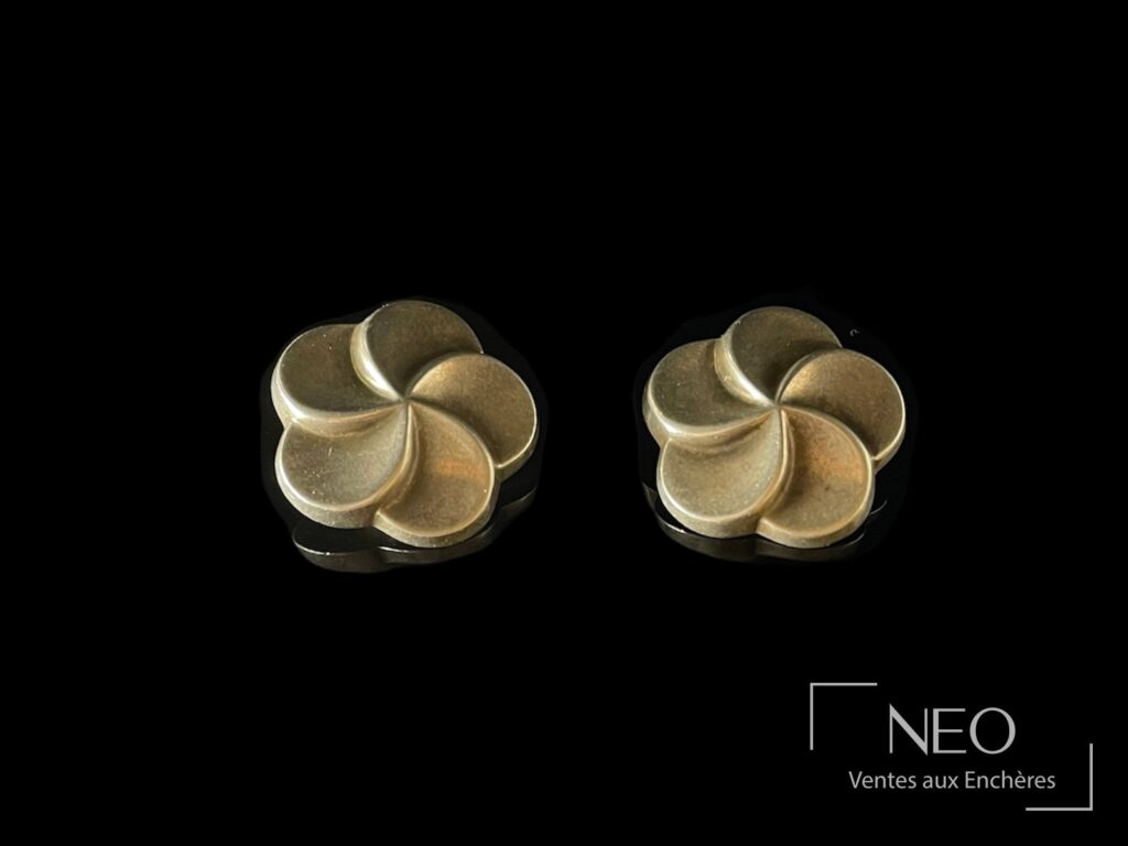 Paire de clips d’oreilles Georg Jensen en argent à décor floral stylisé
