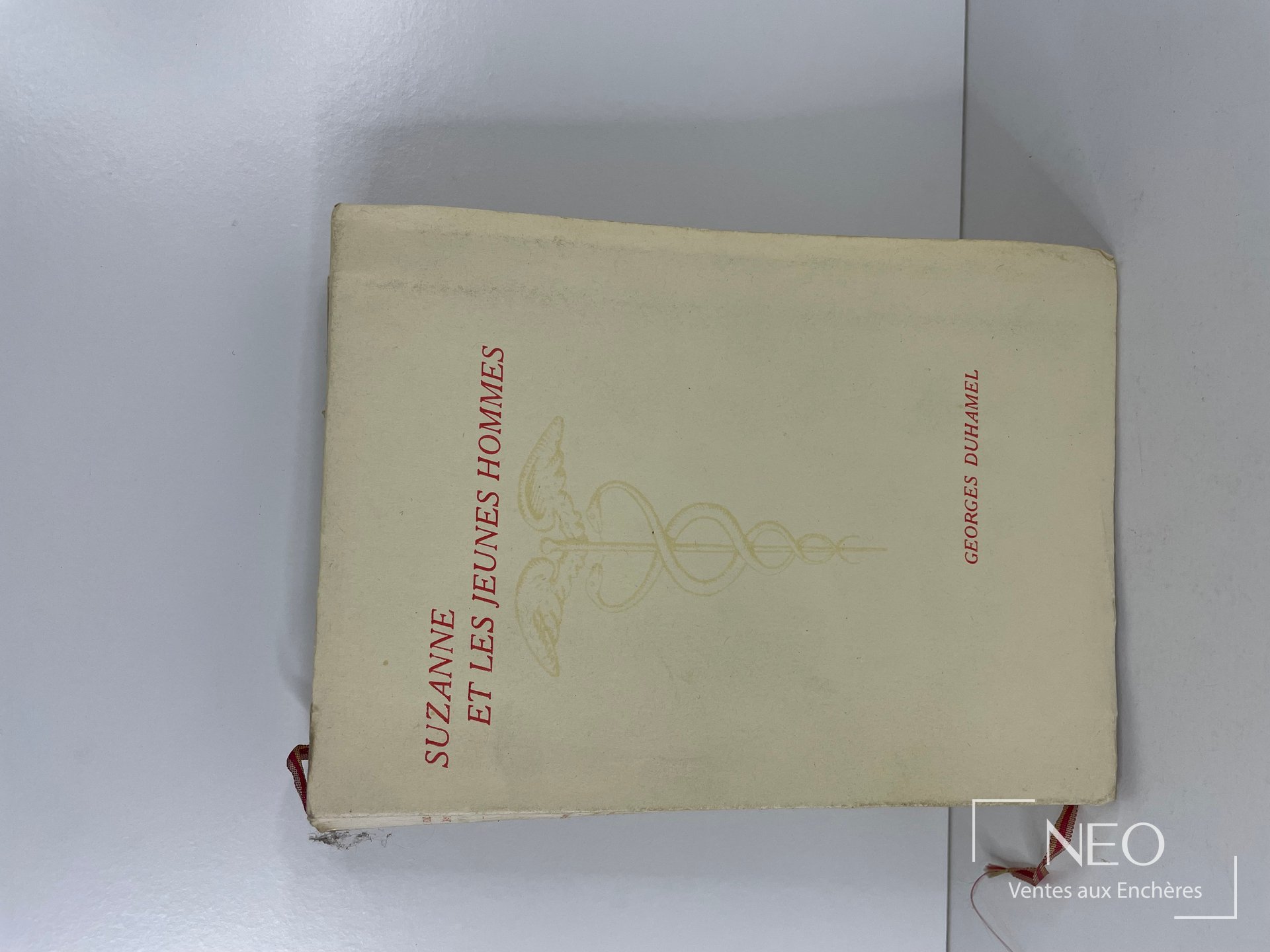 Couverture souple crème de Suzanne et les jeunes hommes de Georges Duhamel