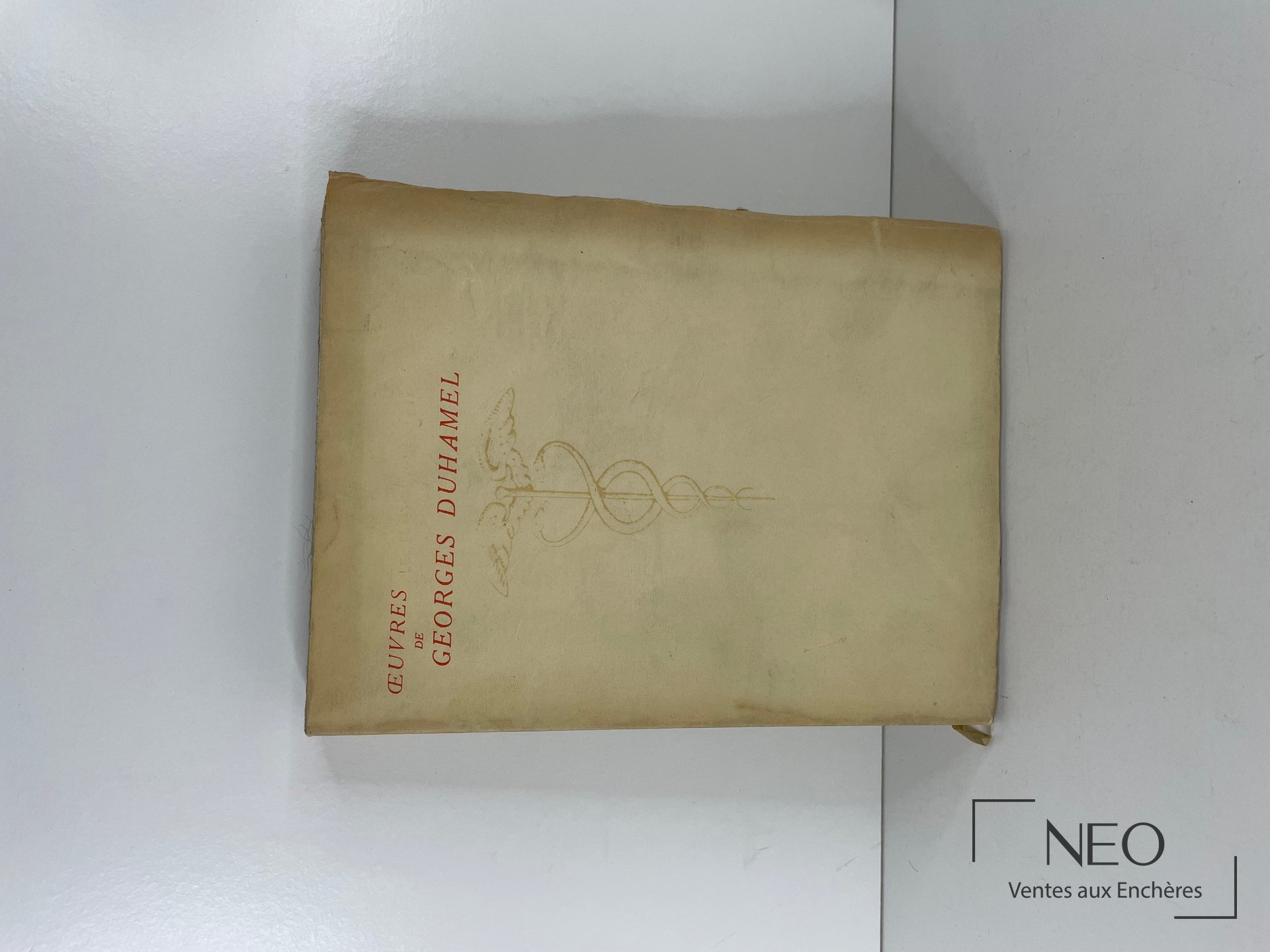Couverture souple beige de Œuvres de Georges Duhamel avec titre rouge et décor central discret
