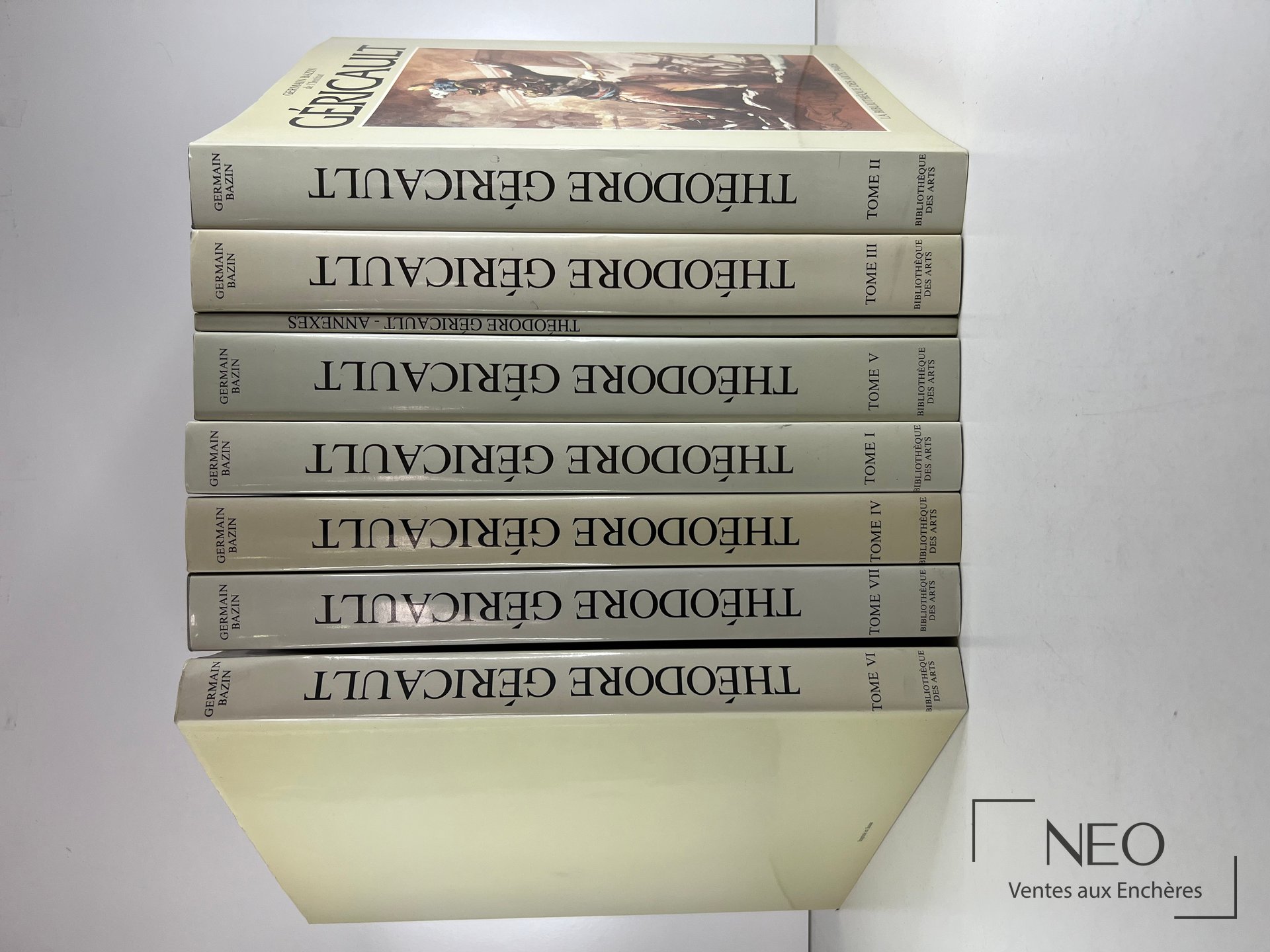Huit volumes reliés