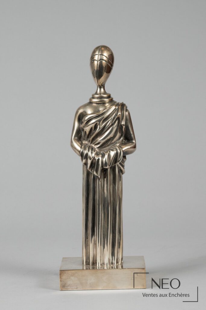 Sculpture Muse argentée de Giorgio De Chirico en bronze à patine argentée sur socle