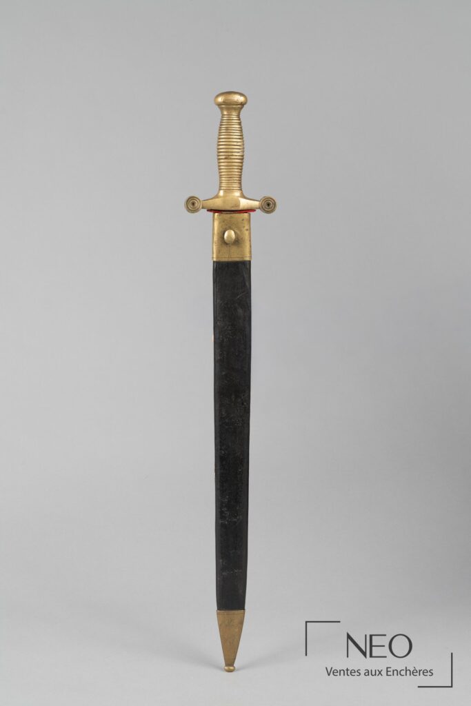 Glaive à monture en bronze présenté avec son fourreau en cuir