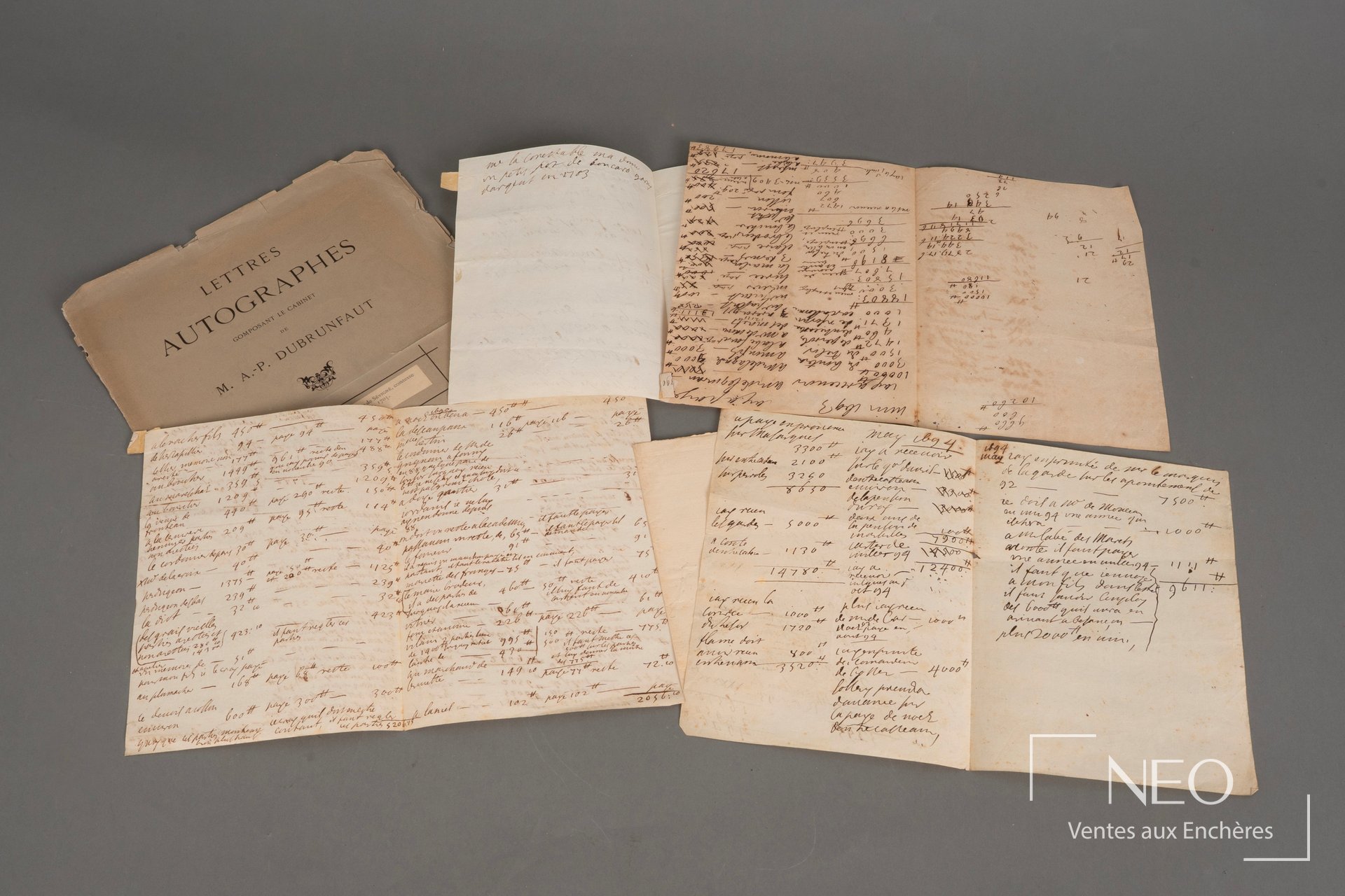 Ensemble de feuillets autographes de Grignan avec plusieurs pages manuscrites et une chemise de conservation