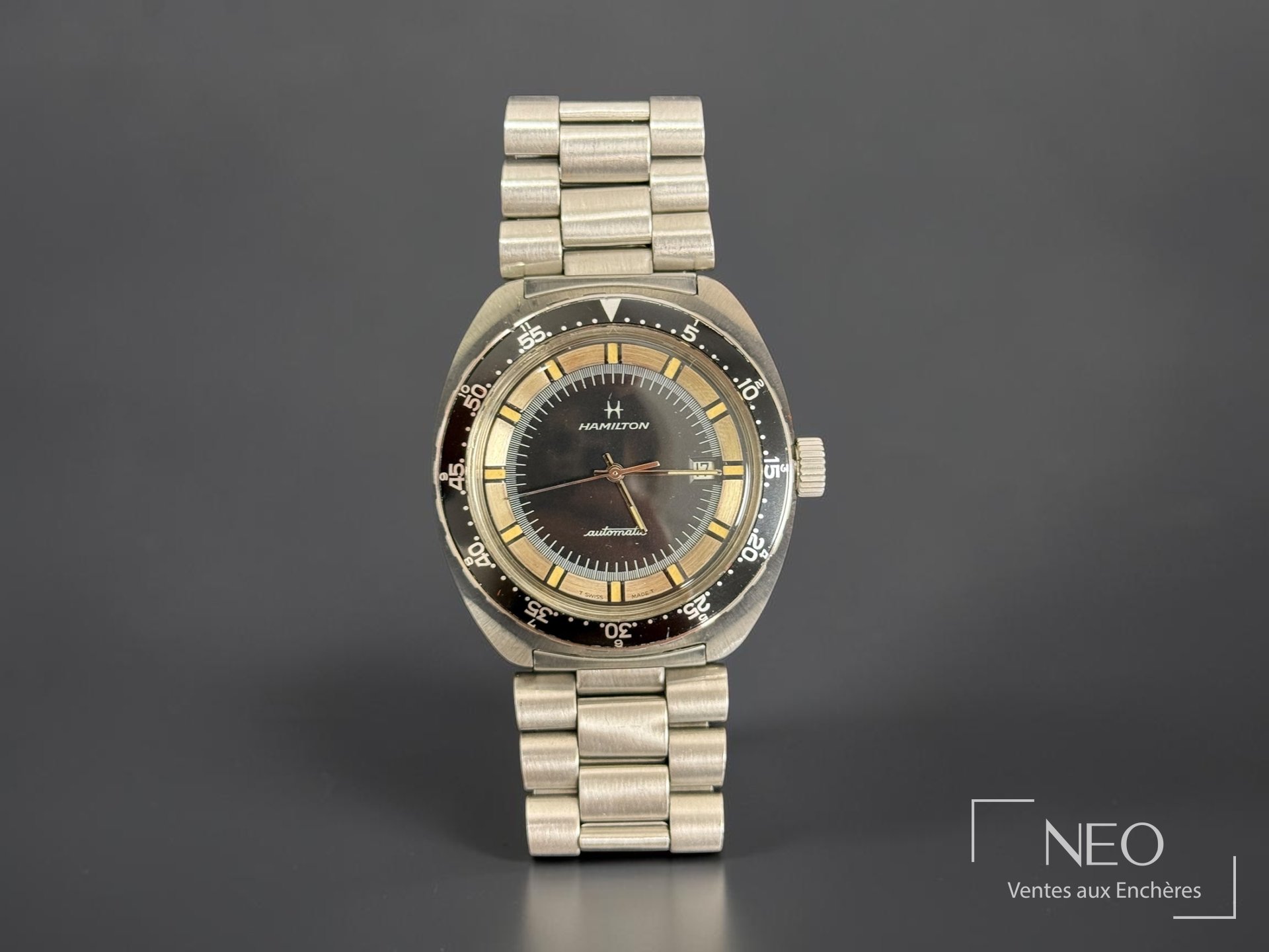 Hamilton Pan Europ montre bracelet de forme coussin vers 1970