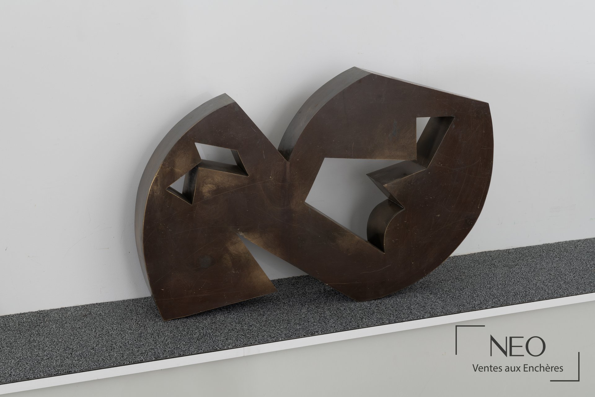 Découpage en laiton attribué à Hans Arp