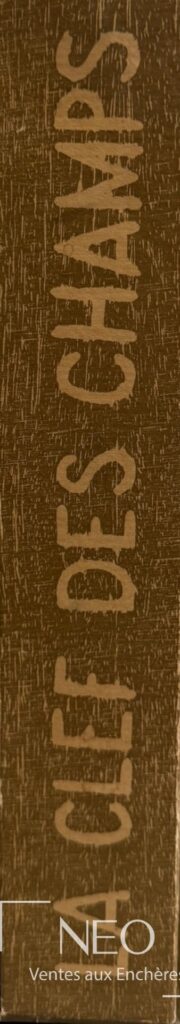 Dos de l'emboîtage avec le titre La clef des champs inscrit verticalement.