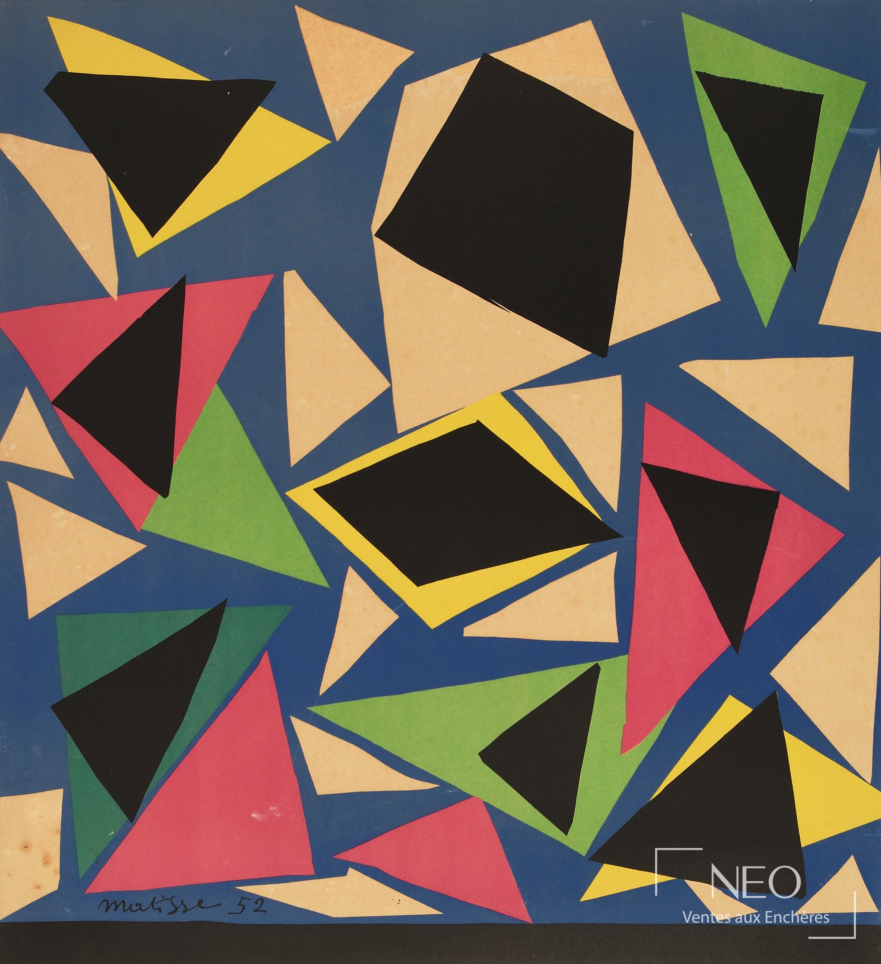 Composition abstraite aux triangles colorés sur fond bleu