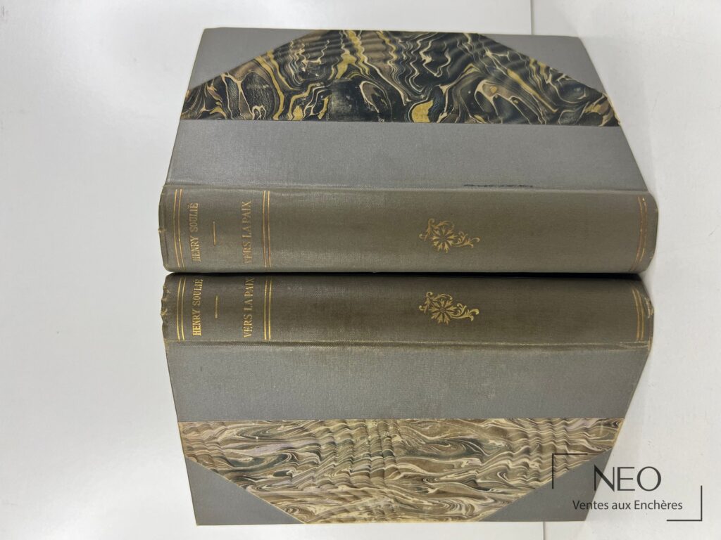 Deux volumes reliés en demi tissu à coins