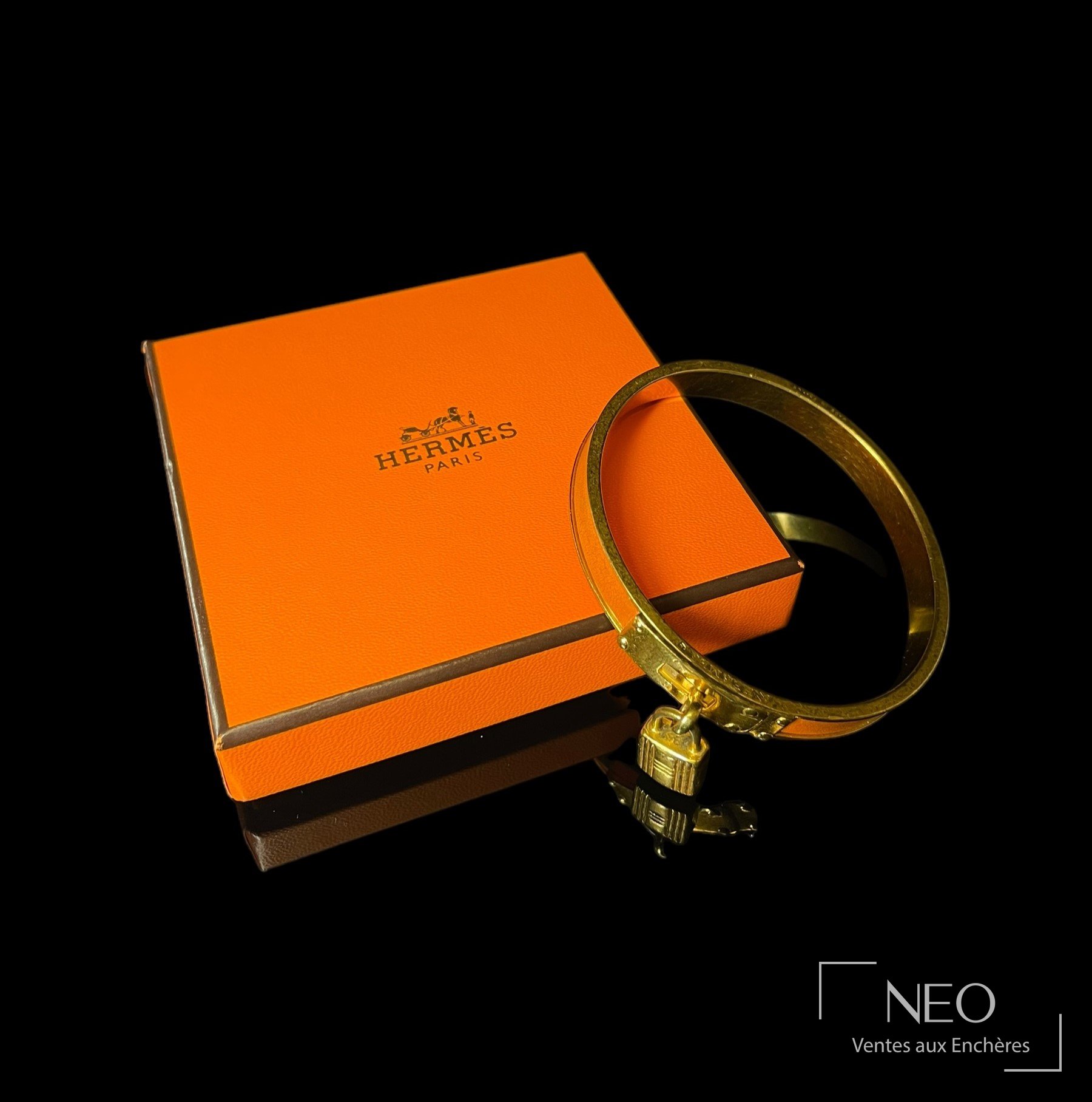Bracelet Hermès Cadenas Kelly en métal doré et cuir orange