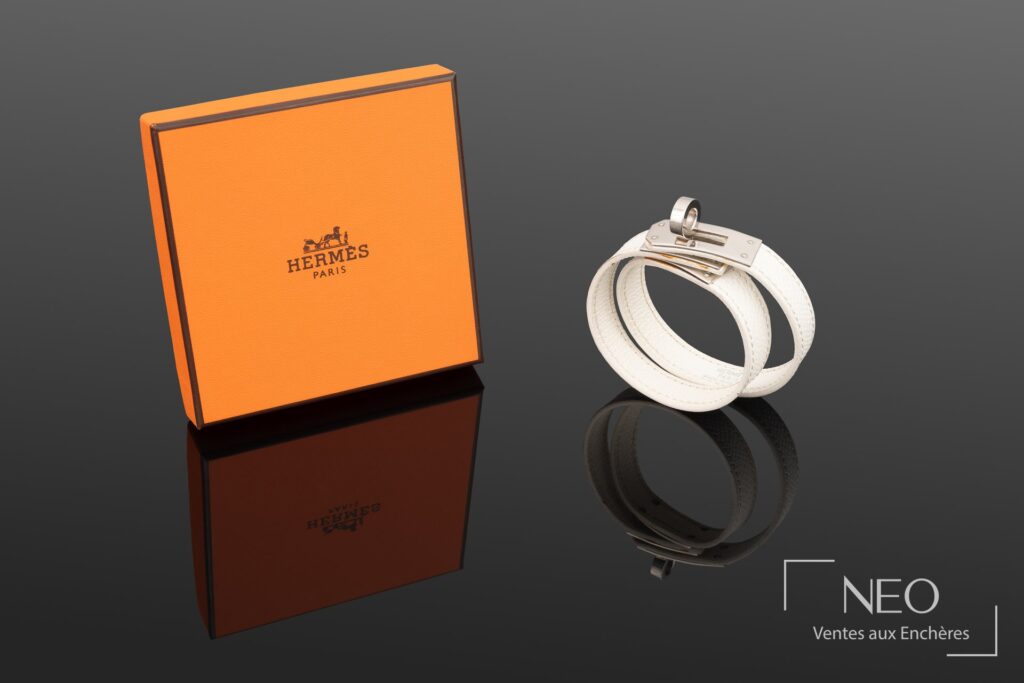 Bracelet Hermès Kelly double tour en veau epsom blanc avec boîte orange