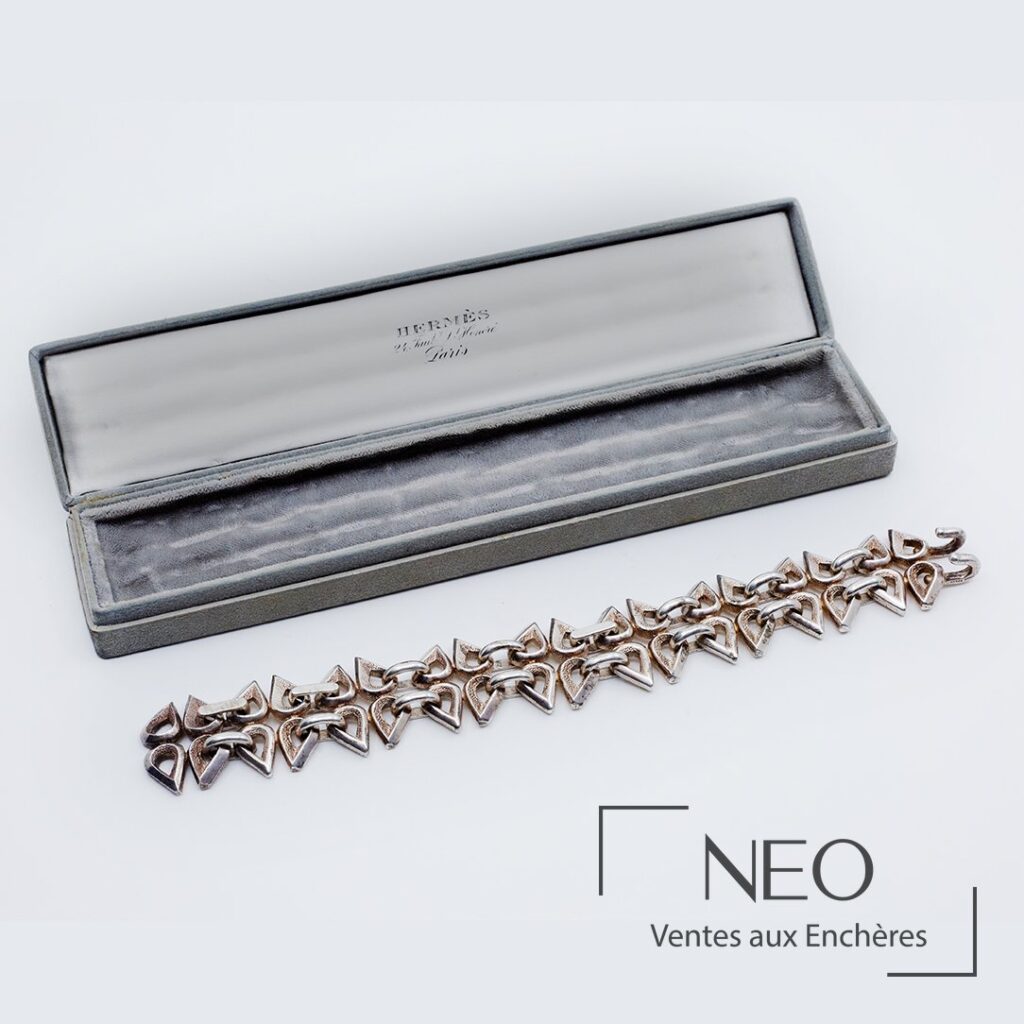 Bracelet Hermès Paris en argent 925/1000 présenté dans son écrin gris