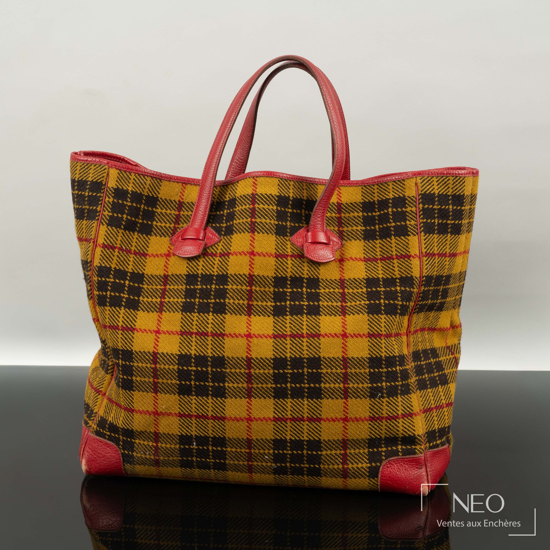 Sac cabas Hermès Victoria en lainage tartan et buffle rouge