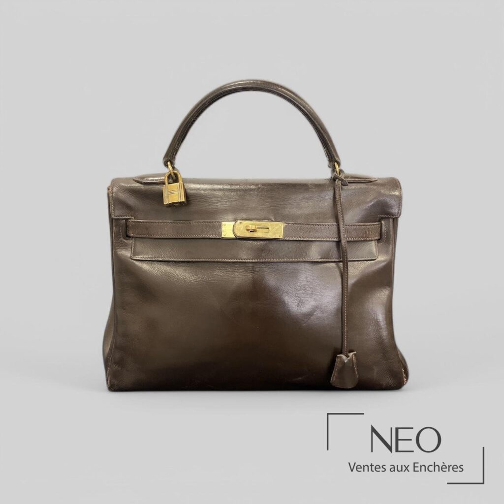 Sac Kelly Hermès marron vu de face