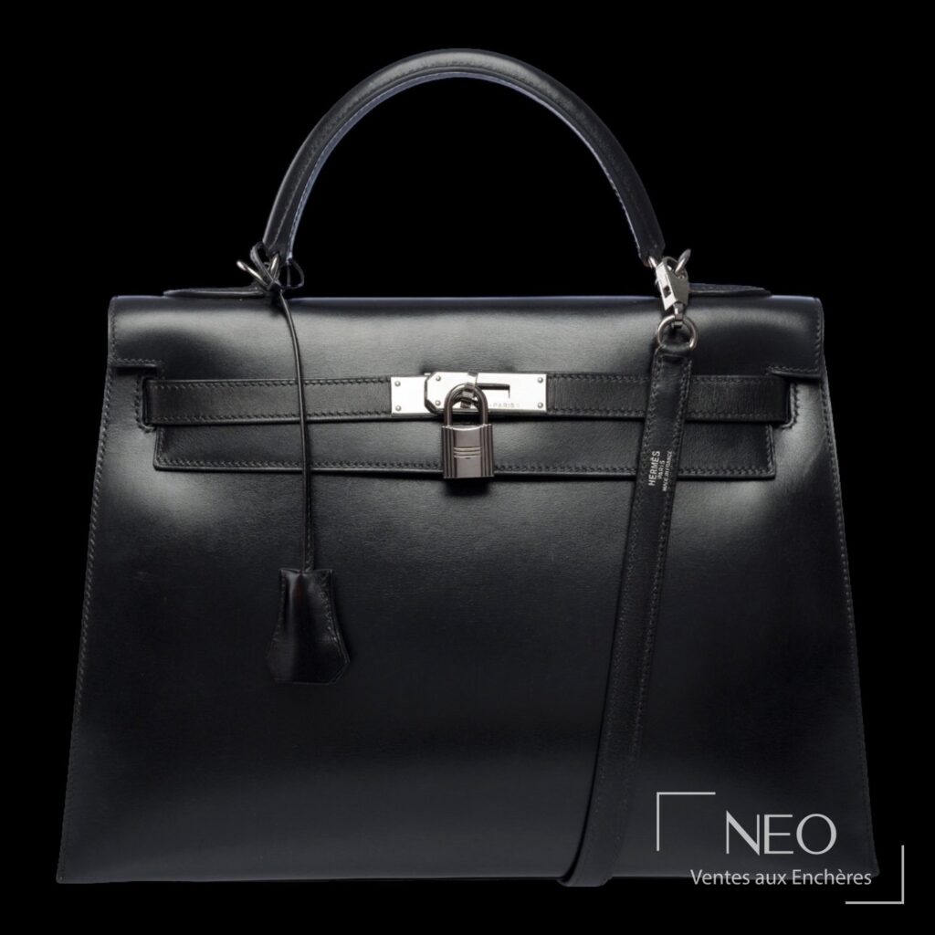 Sac Hermès Kelly Sellier noir vu de face