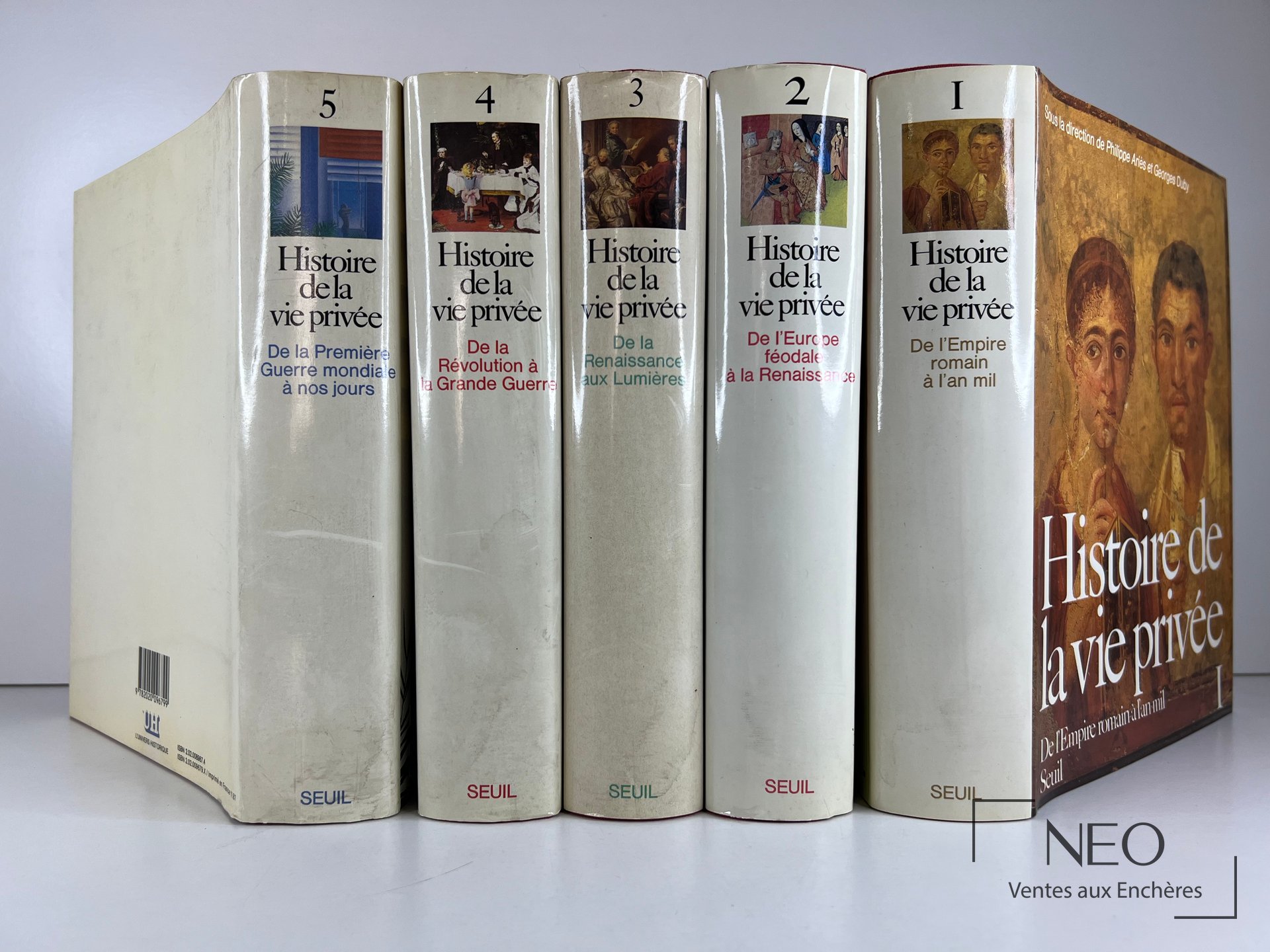 Cinq volumes Histoire de la vie privée en jaquettes illustrées