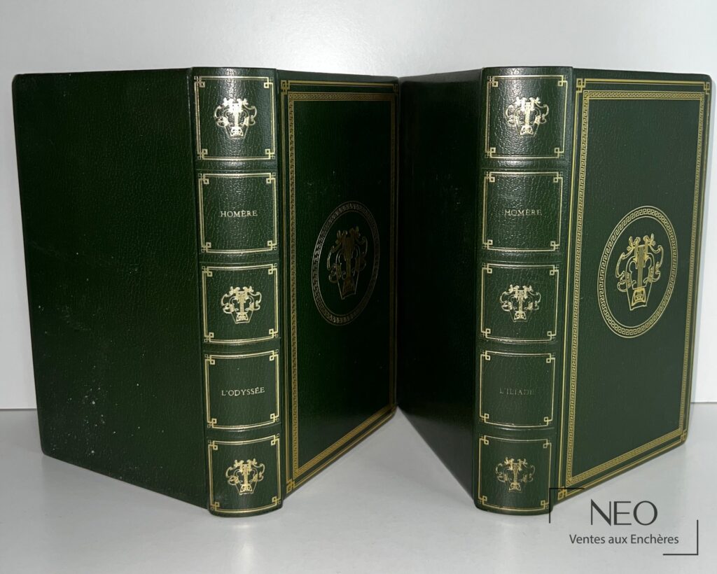 Deux volumes verts à décor doré de Homère