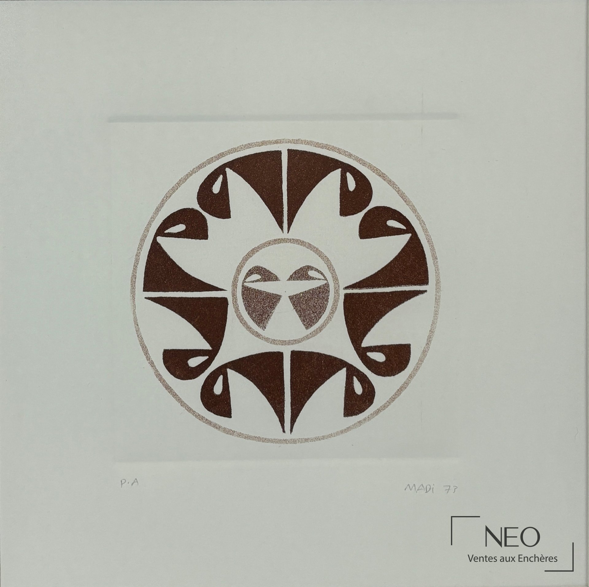 Aquatinte carrée de Hussein MADI montrant un motif circulaire calligraphique brun sur fond clair