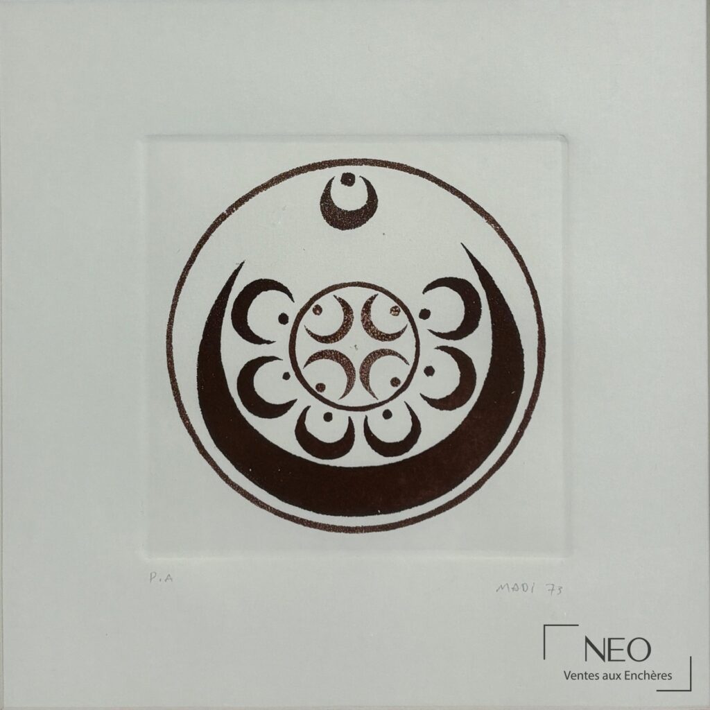 Aquatinte carrée de Hussein Madi représentant un motif calligraphique circulaire brun sur fond blanc