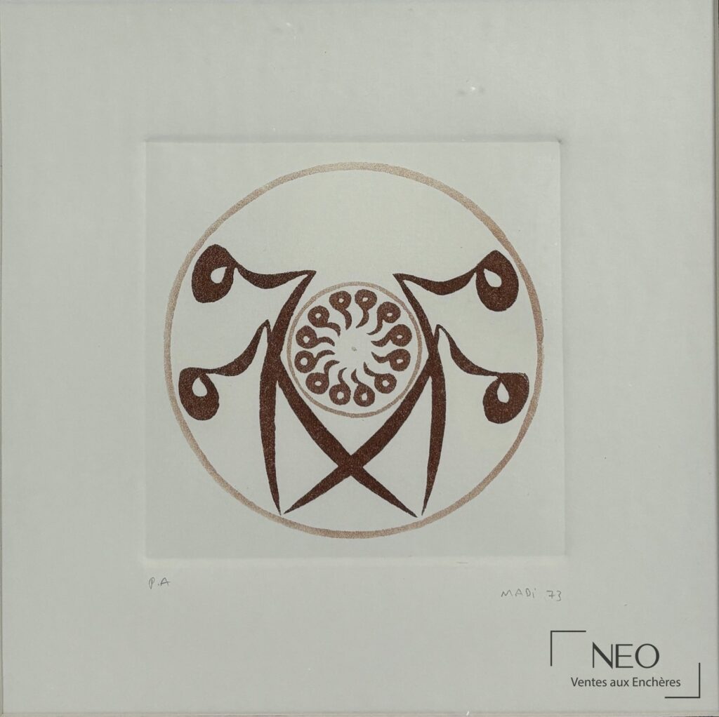 Aquatinte d’Hussein Madi représentant un motif calligraphique circulaire brun sur fond clair.