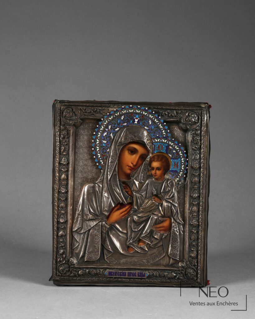 Icône Vierge à l'Enfant en argent avec auréole en émaux cloisonnés