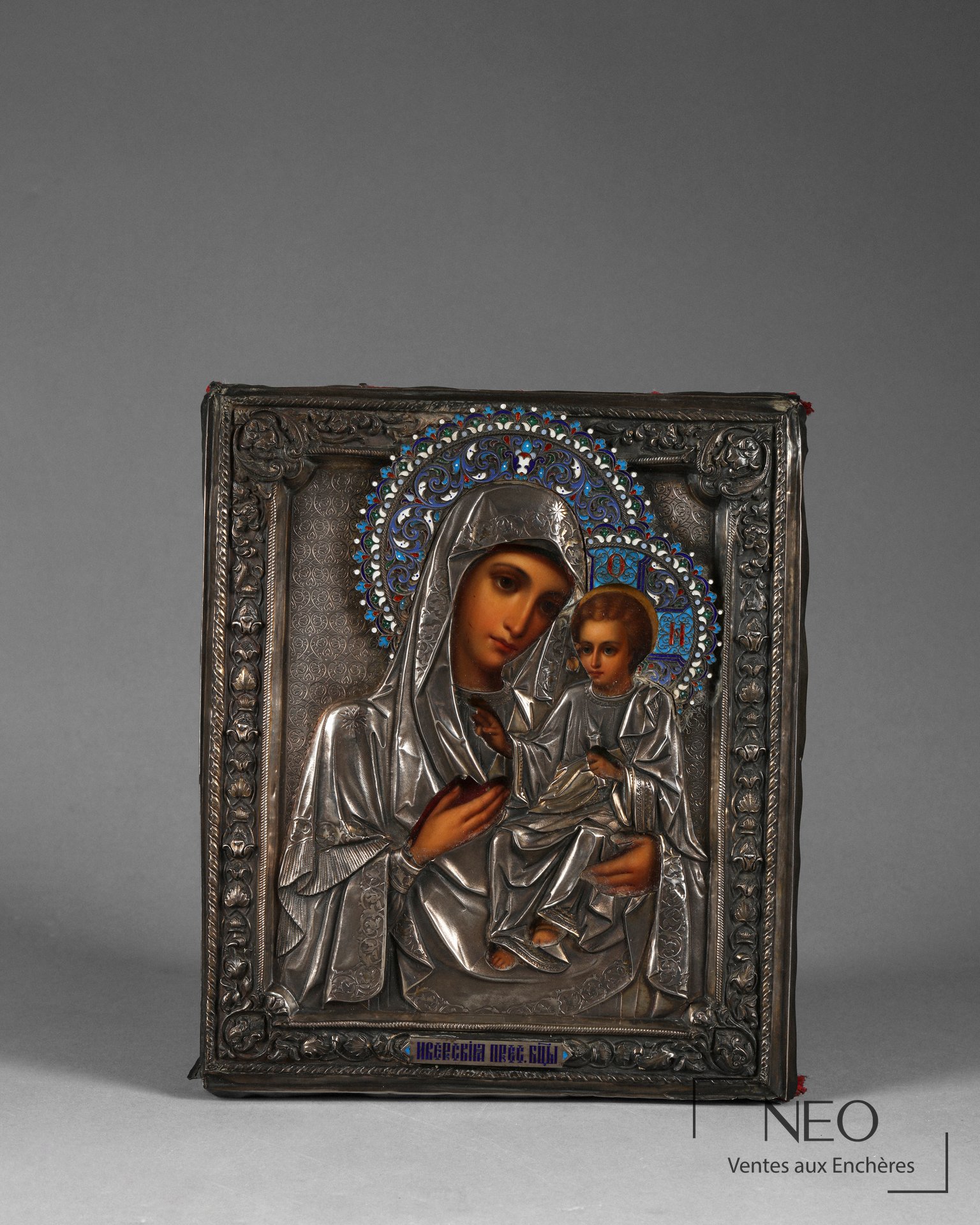 Icône Vierge à l'Enfant en argent avec auréole en émaux cloisonnés