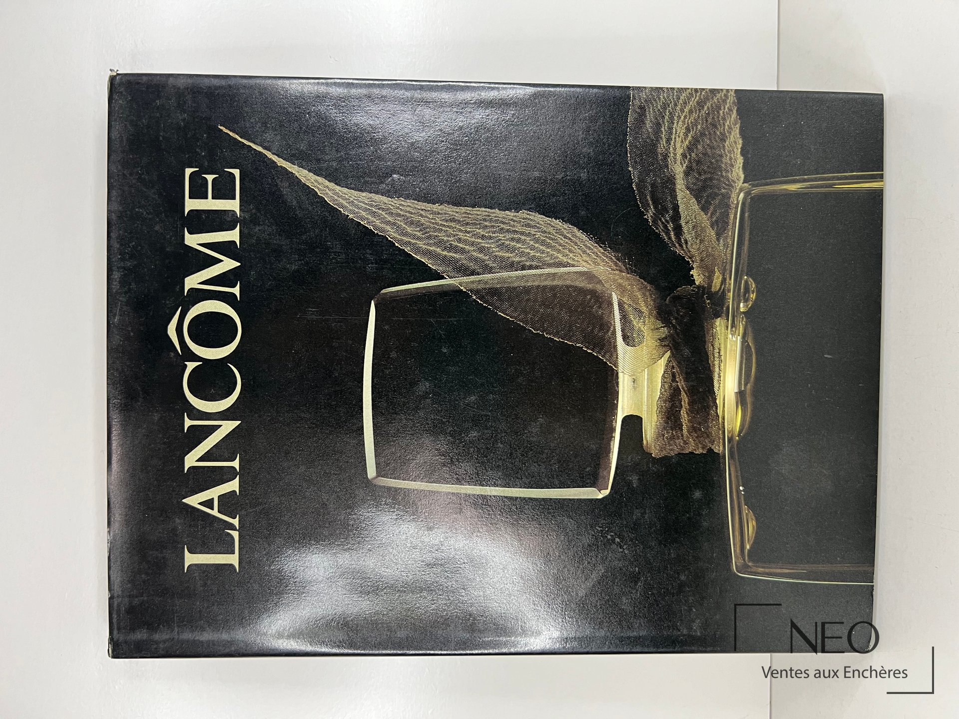 Couverture noire du livre Lancôme de Jacqueline Demornex