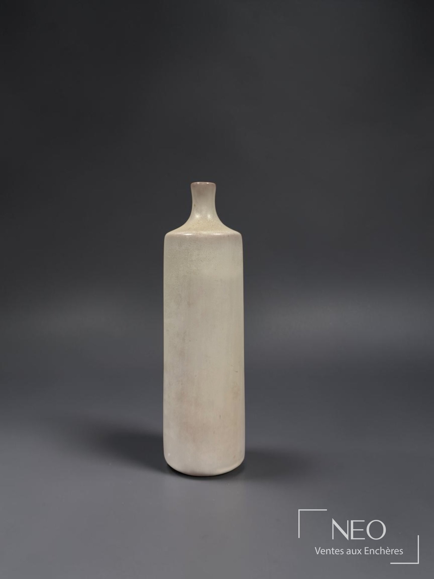 Jacques Ruelland et Dani Ruelland Vase bouteille soliflore en faïence émaillée