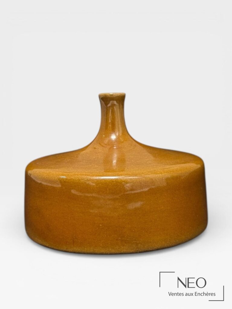 Vase soliflore cylindrique en faïence émaillée marron