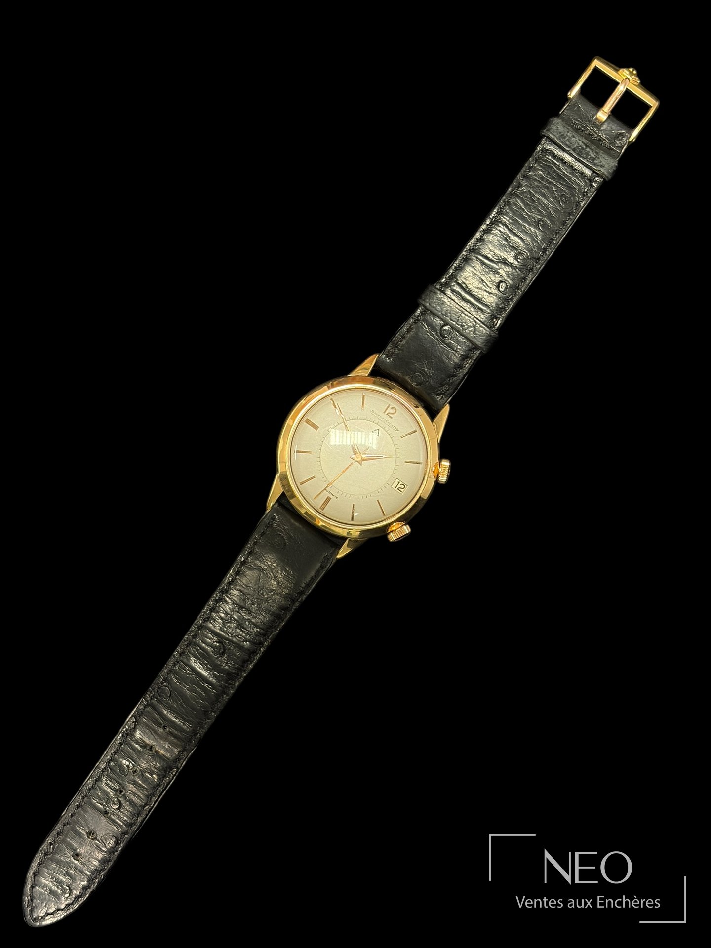 Montre bracelet Jaeger-LeCoultre Memovox en or jaune sur bracelet cuir noir