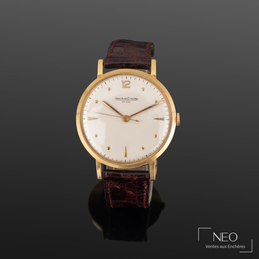 Montre bracelet Jaeger-LeCoultre en or jaune avec cadran argenté et bracelet cuir
