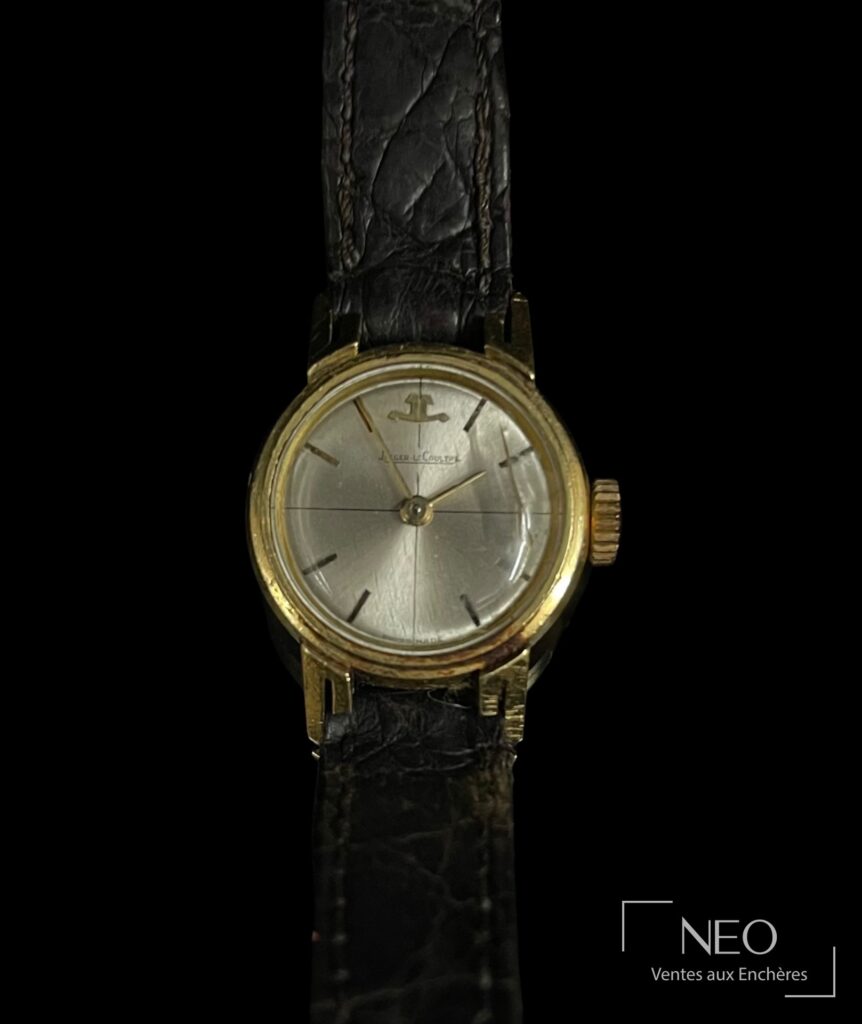 Montre bracelet JAEGER-LECOULTRE en or jaune avec cadran rond gris irisé et bracelet noir